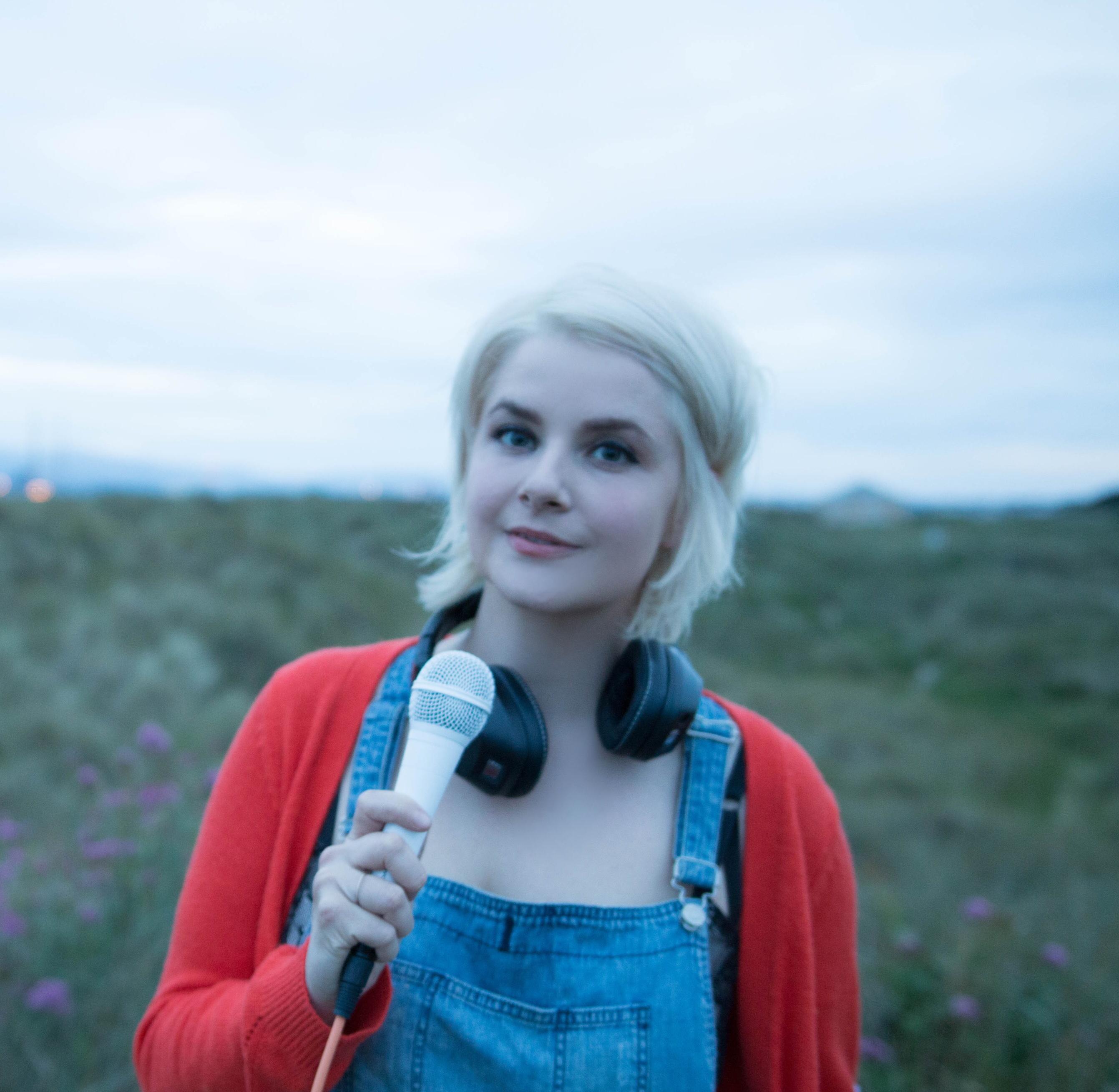 actor Erin McGathy large photo