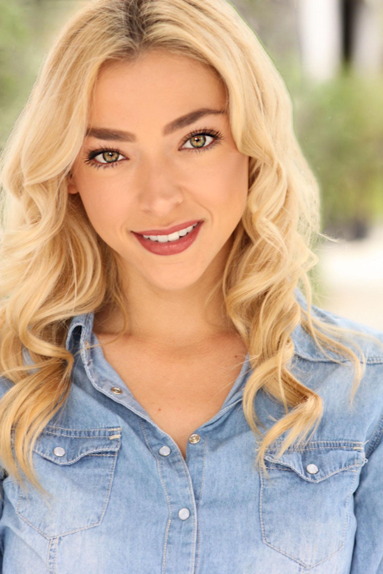 actor Julia Nolan large photo