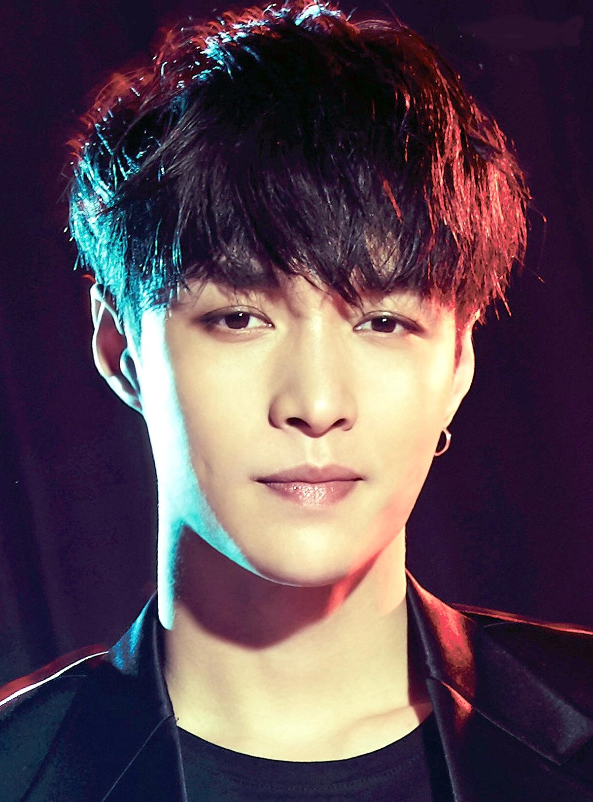 actor Yixing Zhang large photo