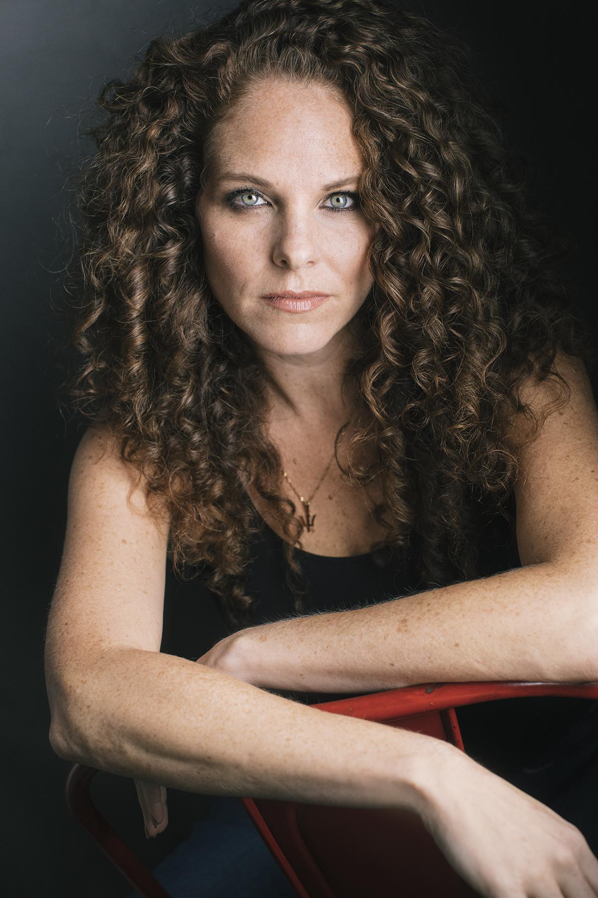 actor Amber Lewis large photo