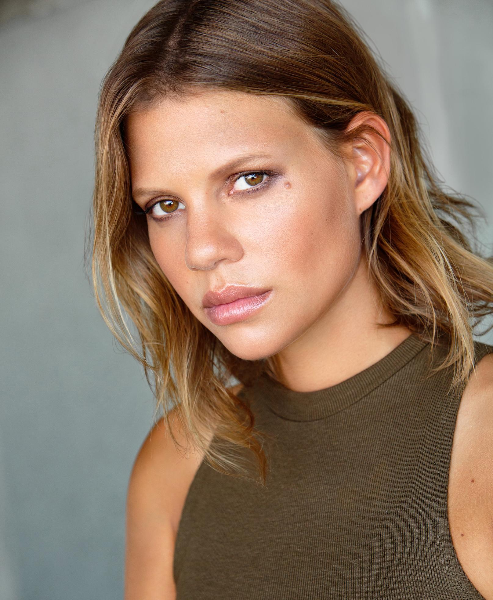 actor Alex Sturman large photo