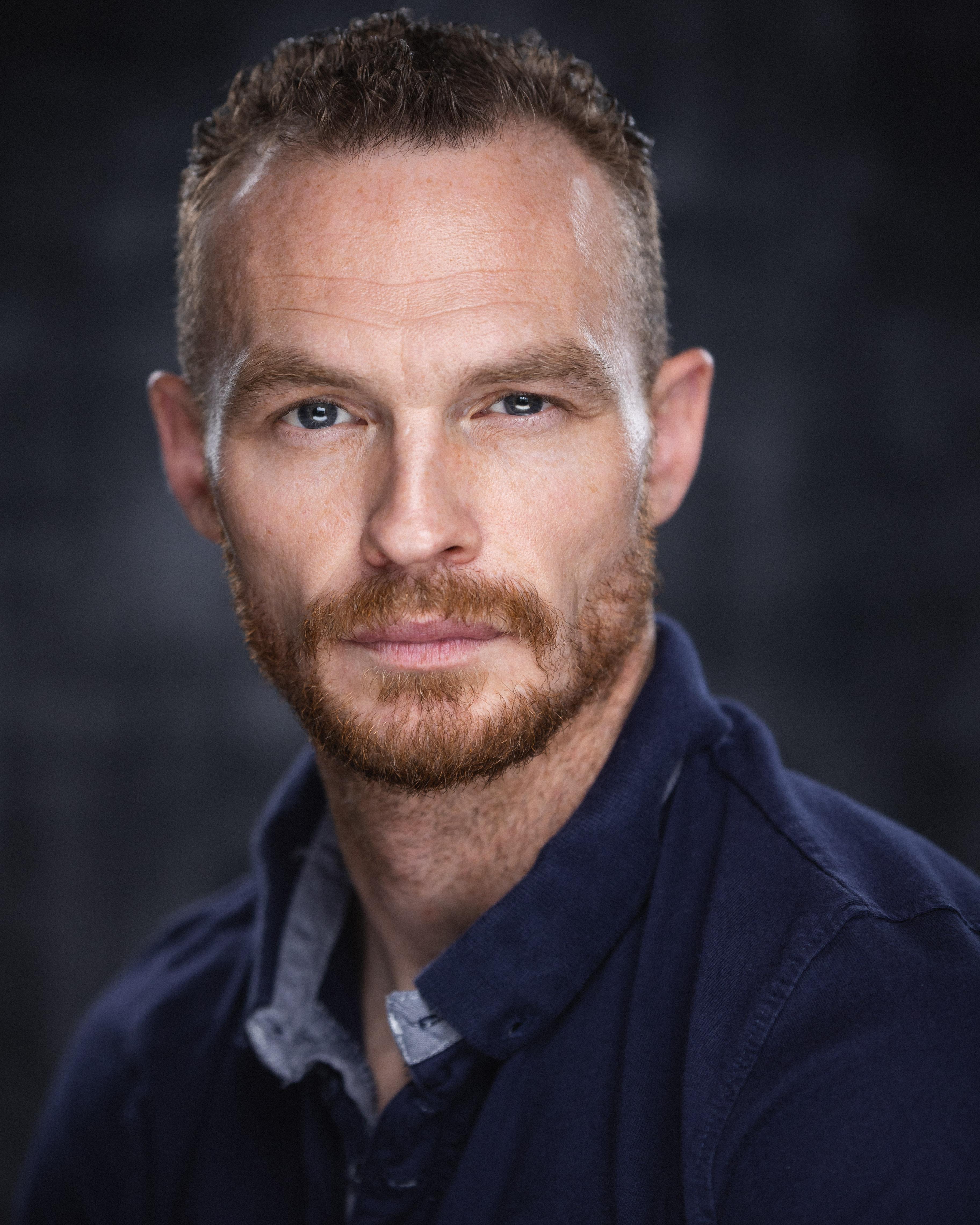 actor Darren Swain large photo