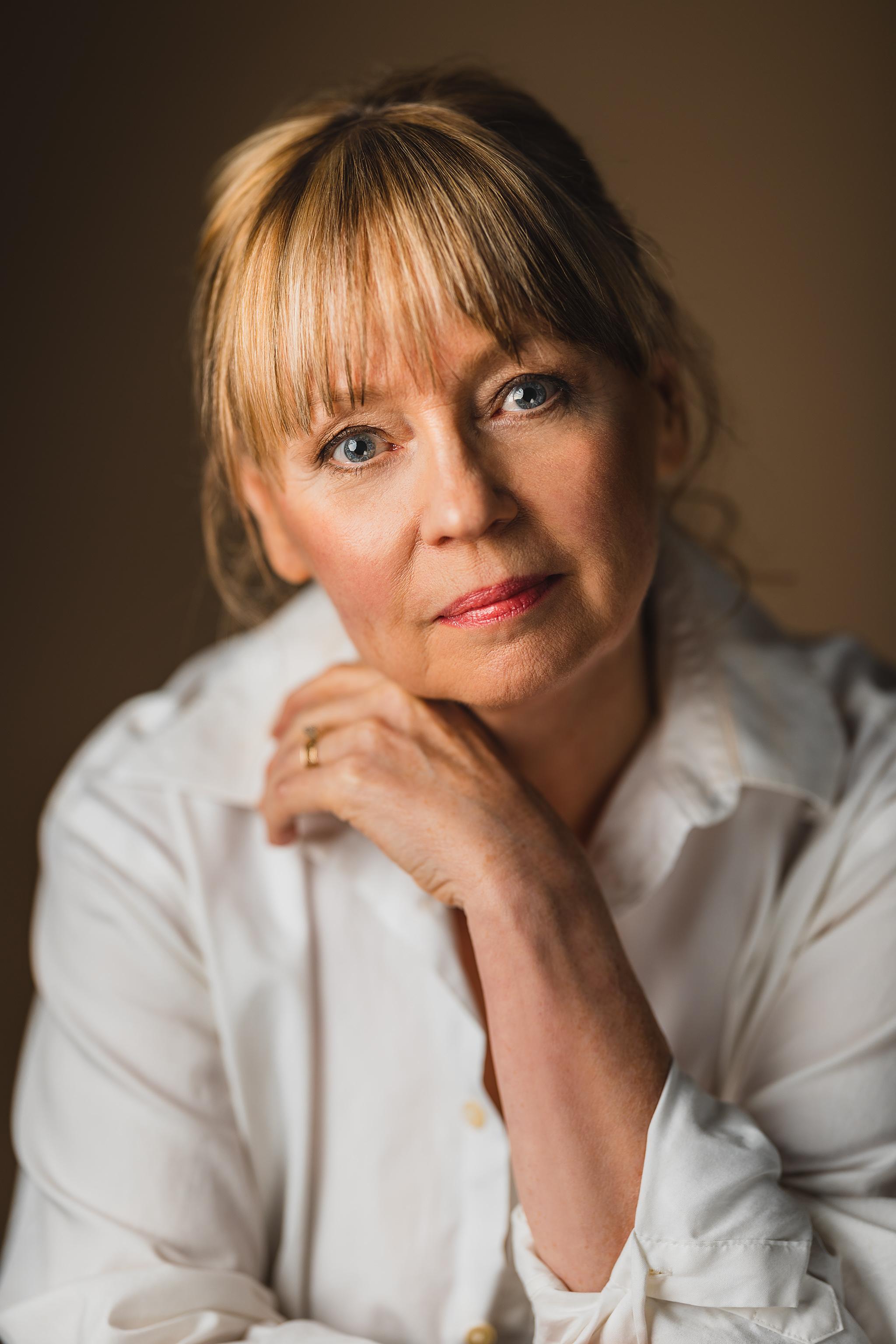 actor Martha Irving large photo