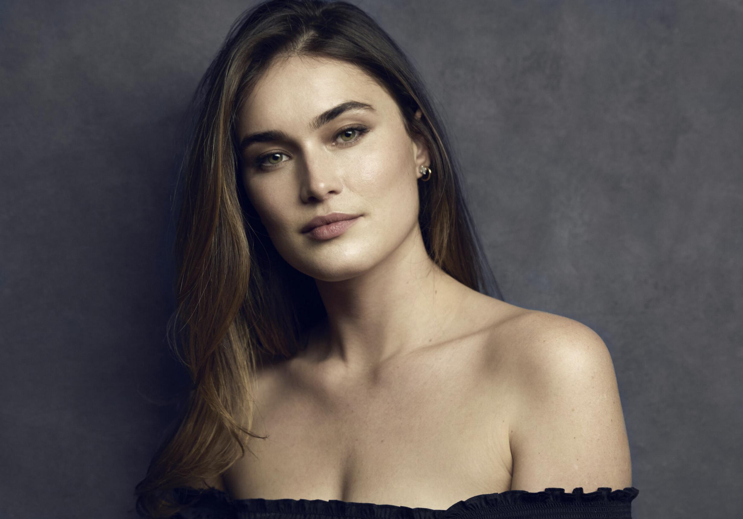 actor Gillian Bolt large photo