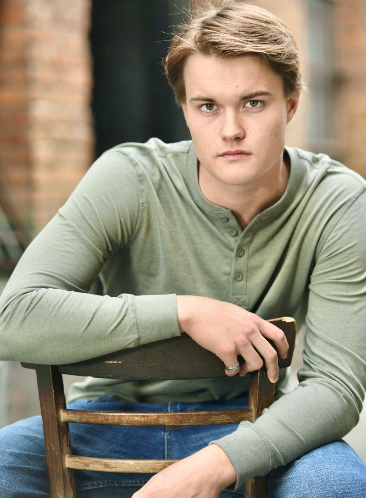 actor Tate Berney large photo