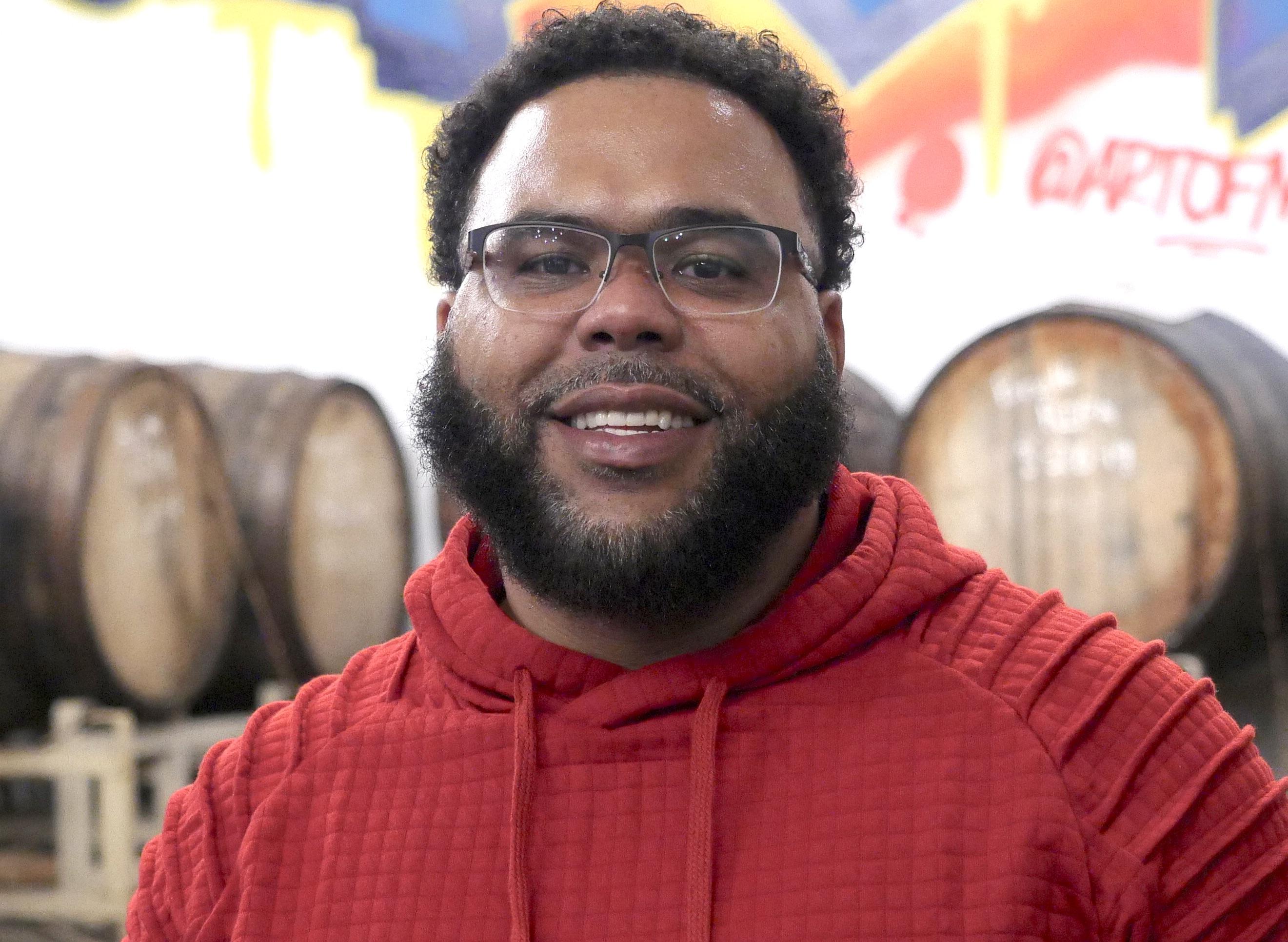 actor Julio Hennessey large photo