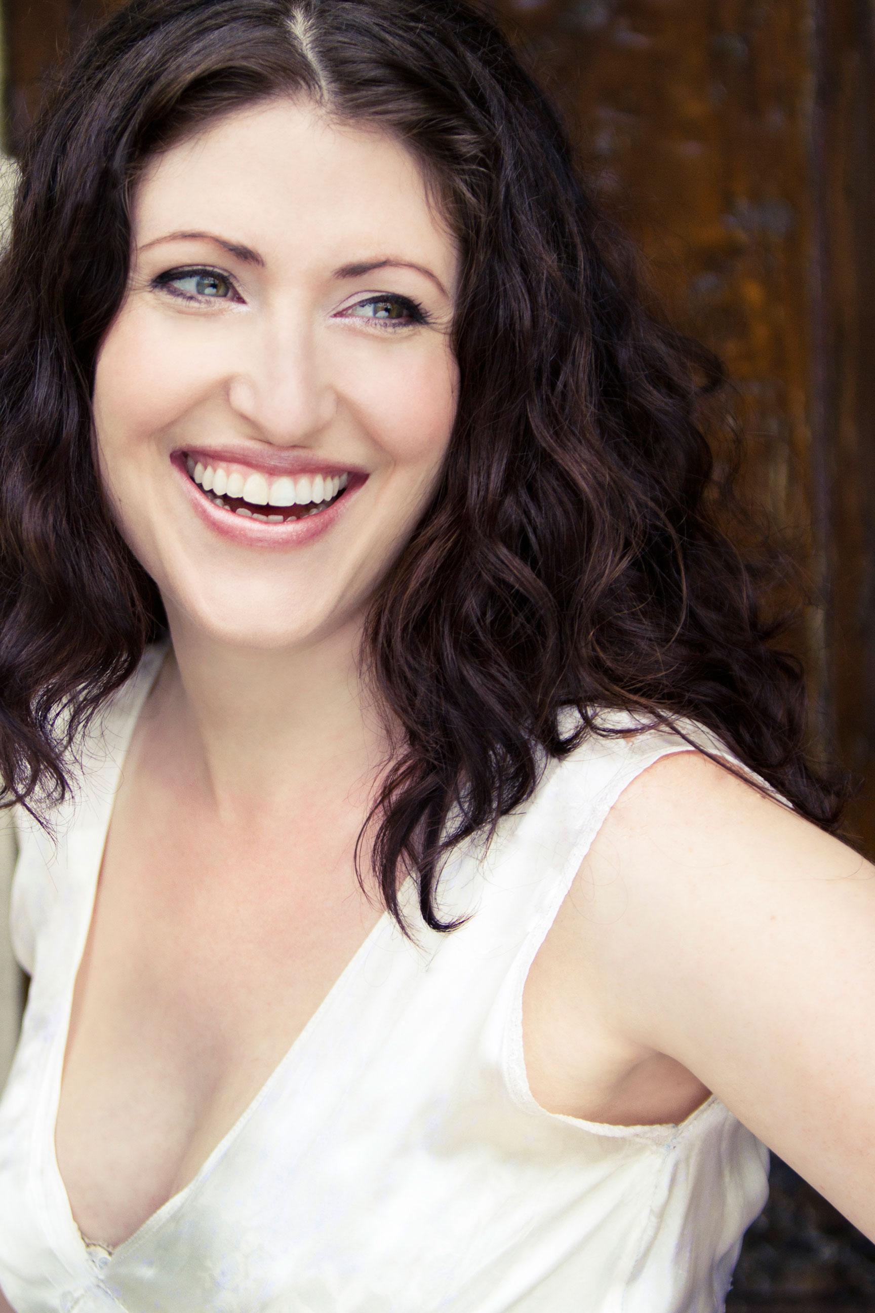 actor Beverly Hynds large photo