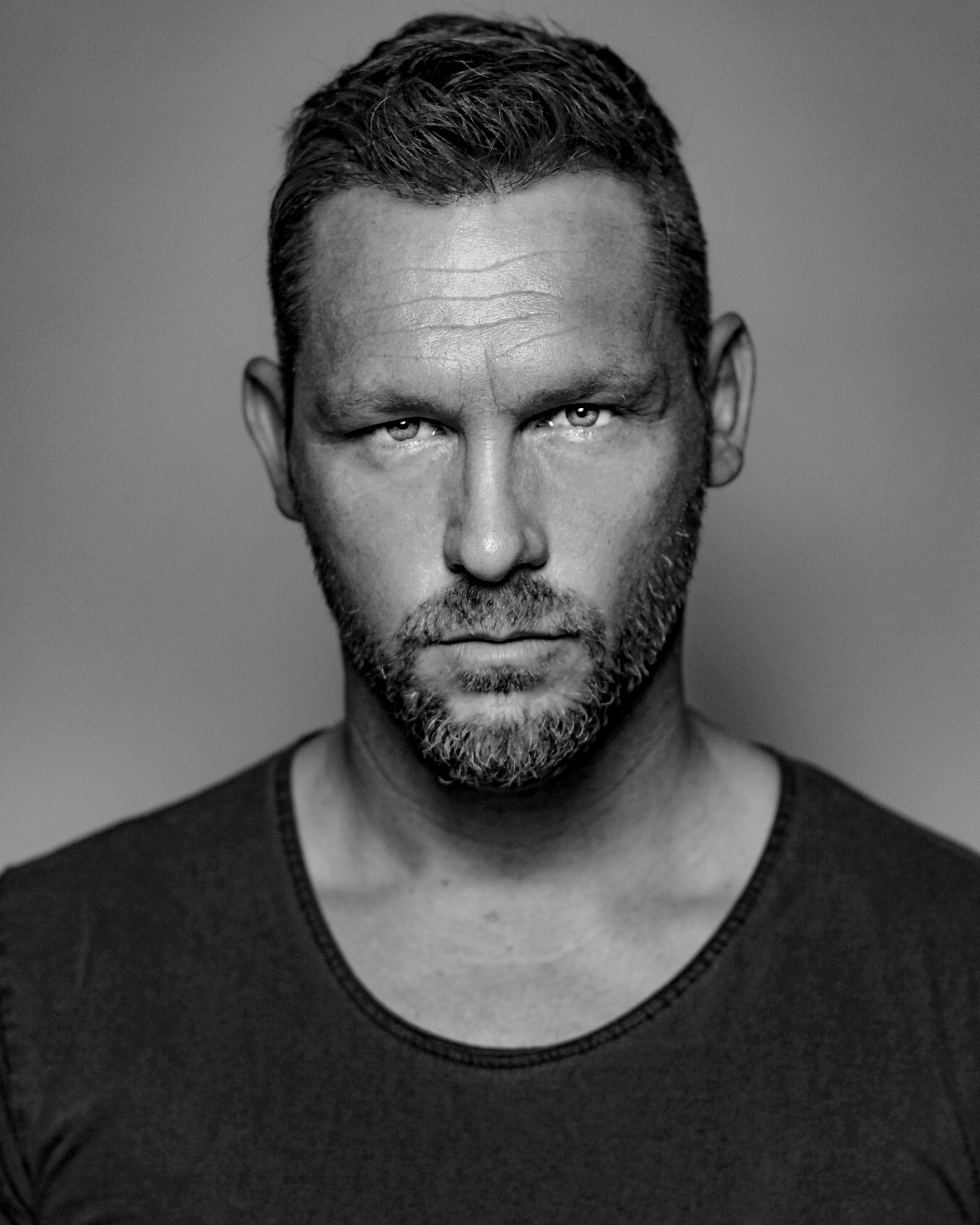 actor Tyrone Keogh large photo