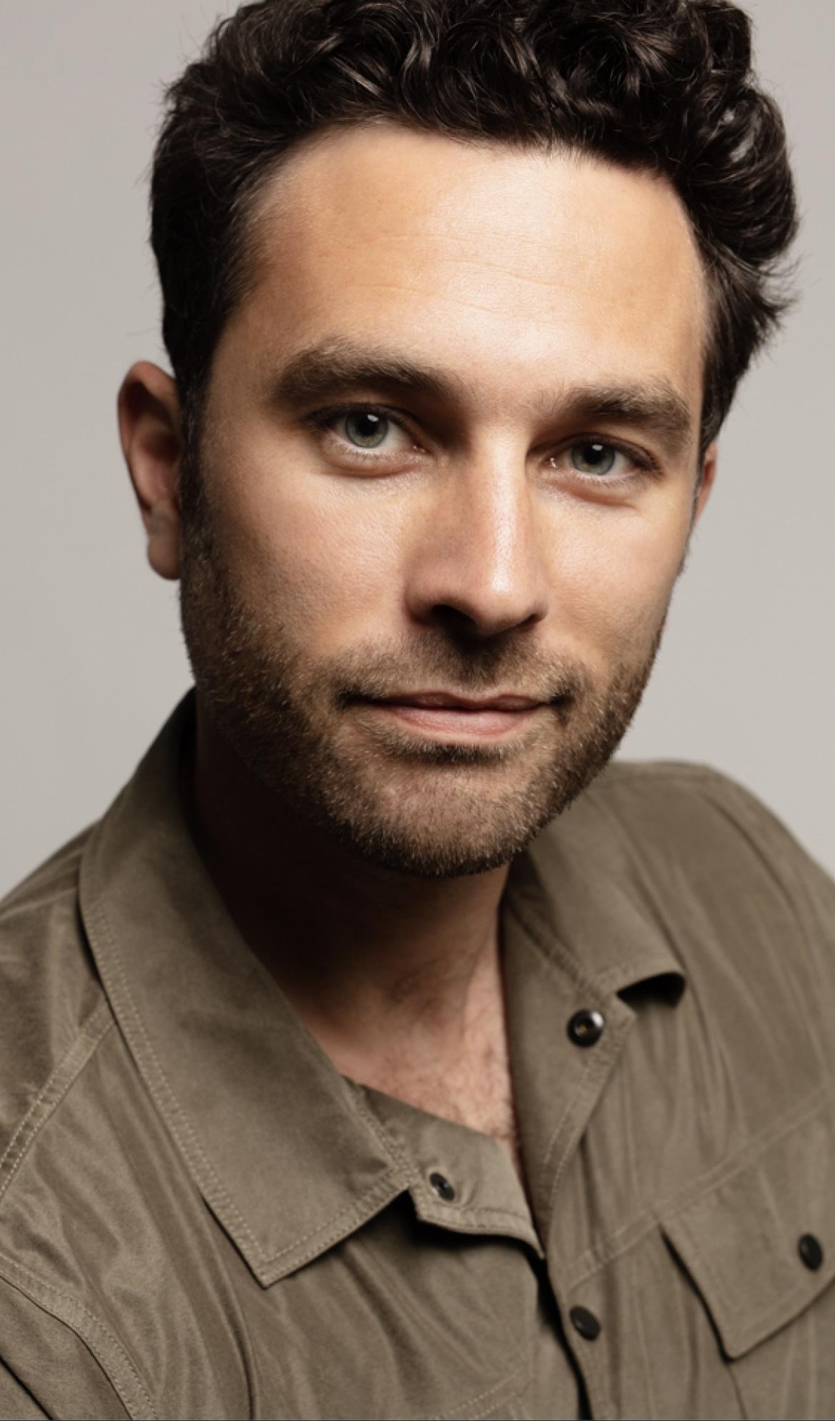 actor Alex Trumble large photo