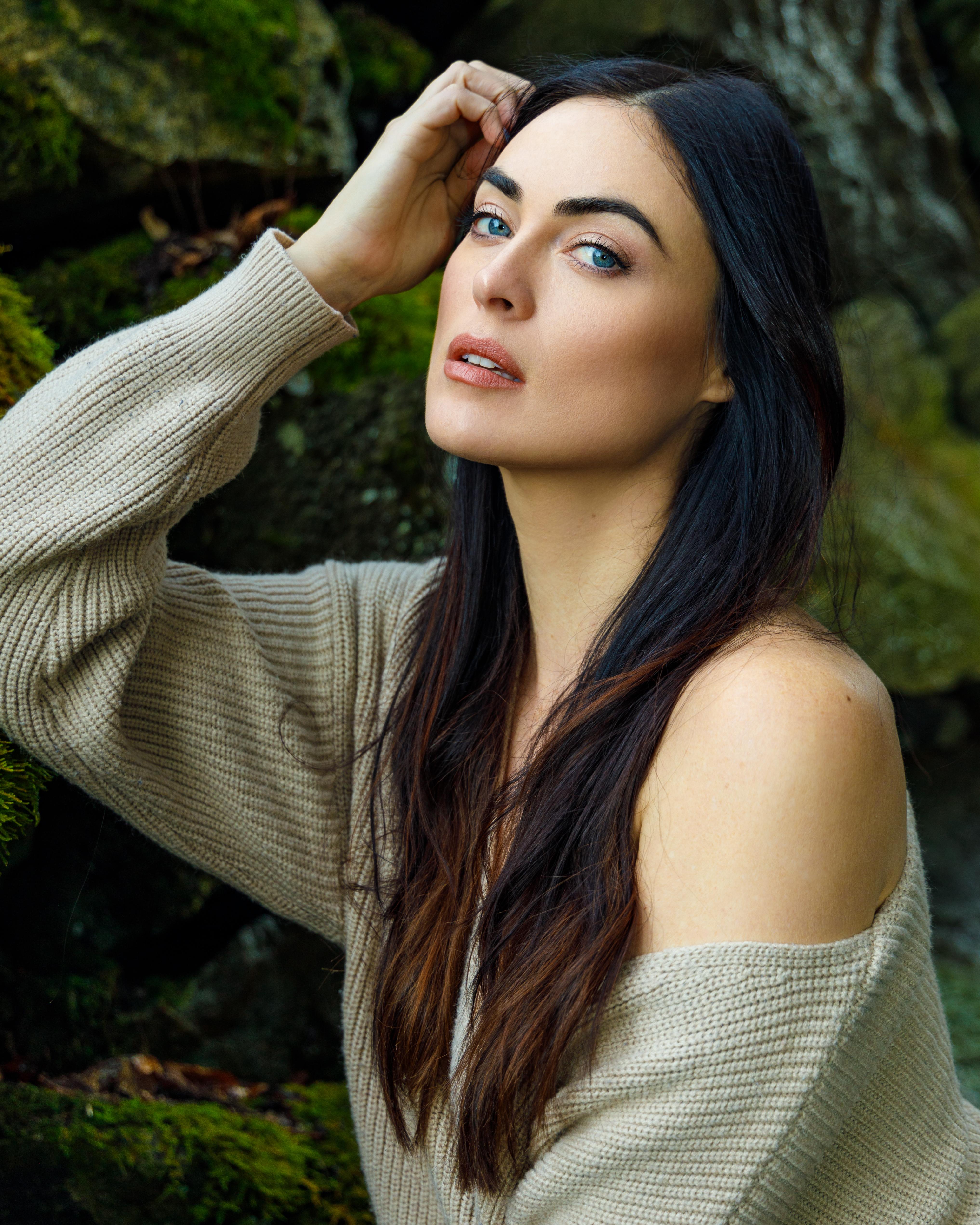 actor Bec Doyle large photo