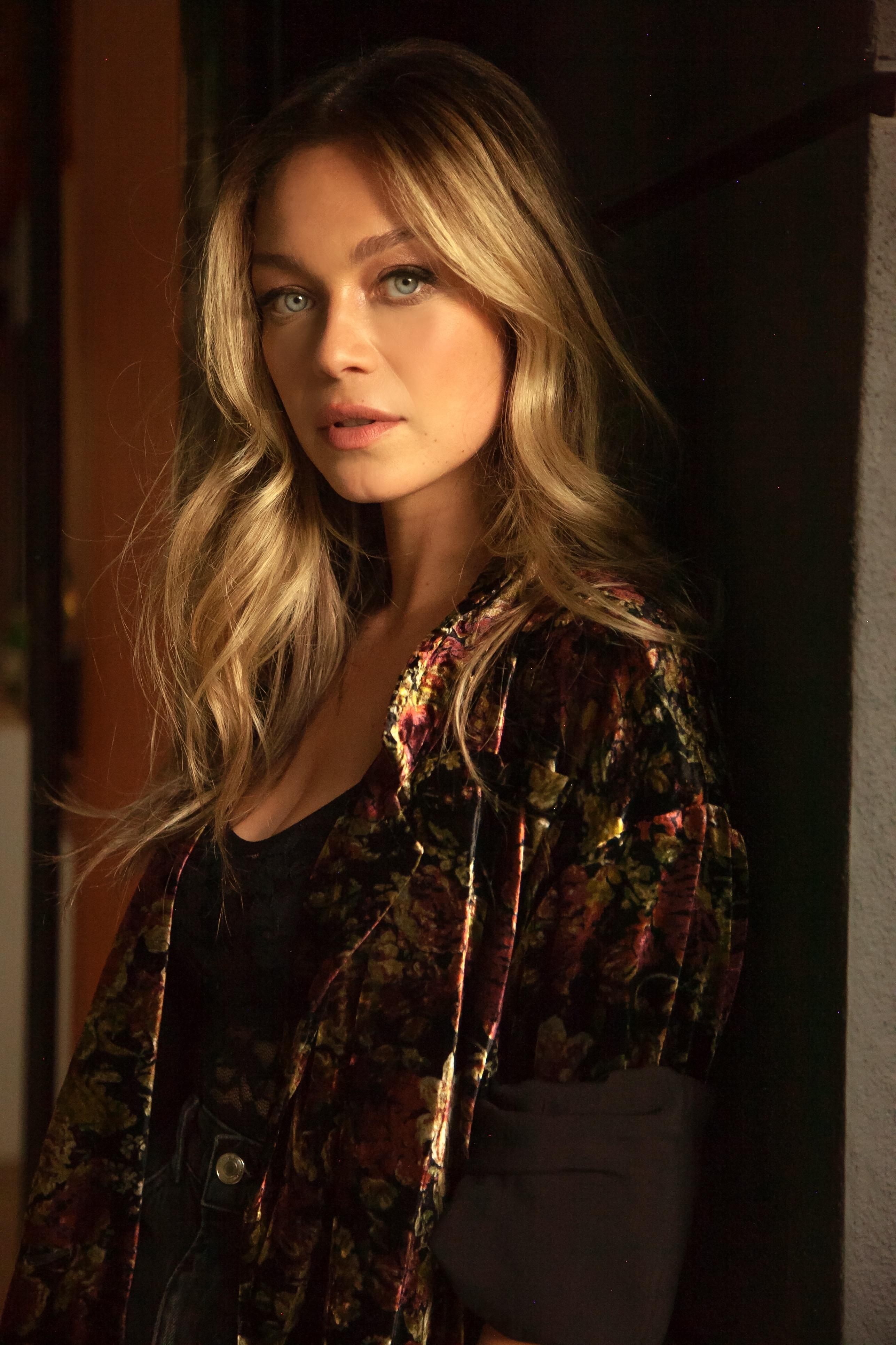 actor Lindsey Dresbach large photo