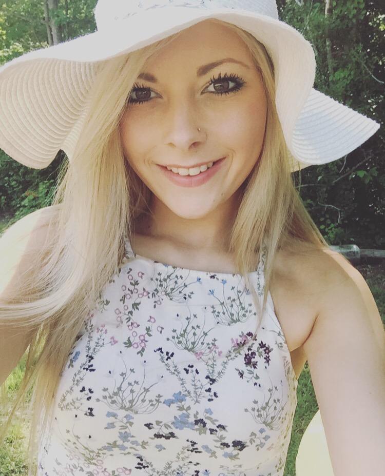 actor Hayley Amber Smith large photo