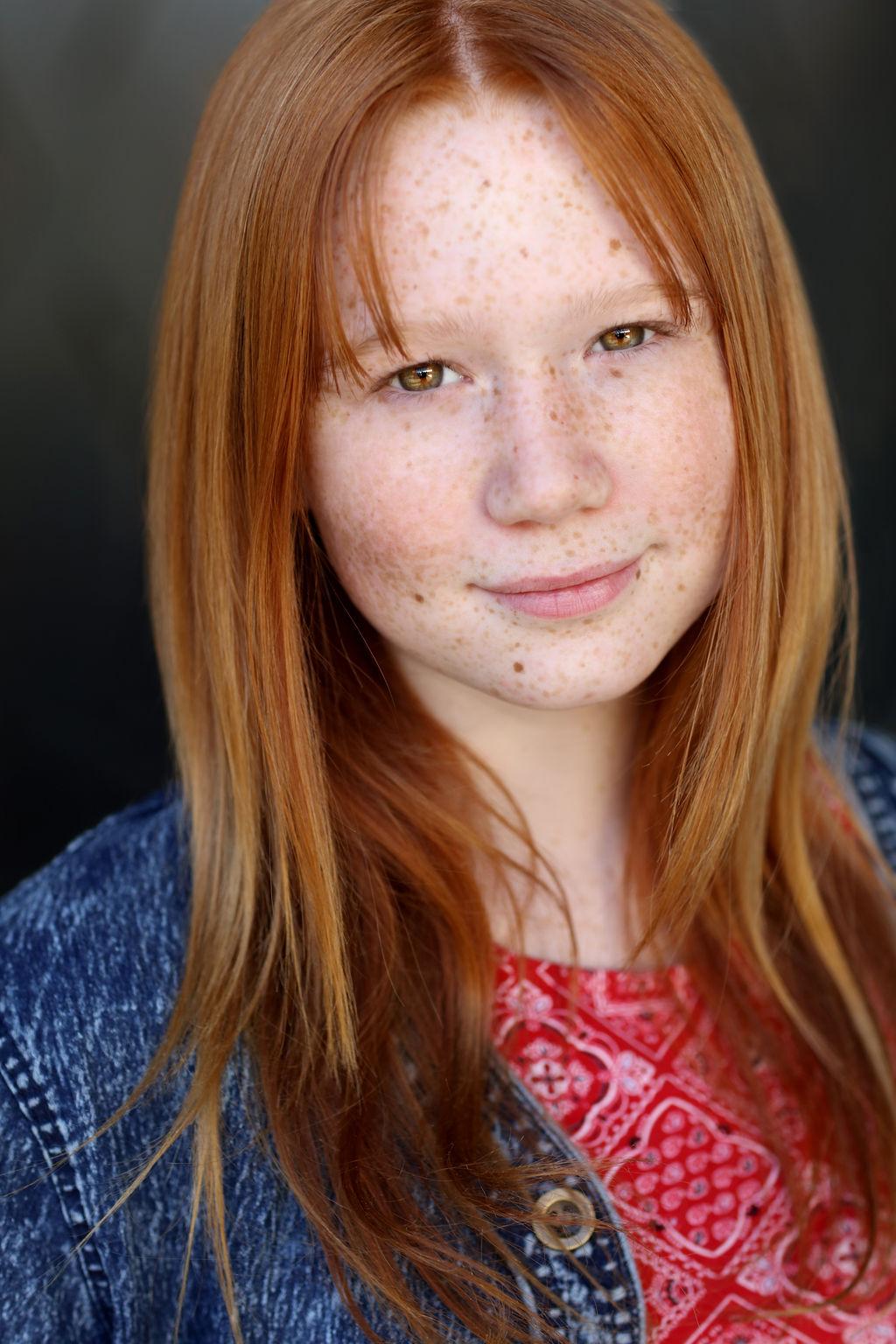 actor Savannah Halliday large photo