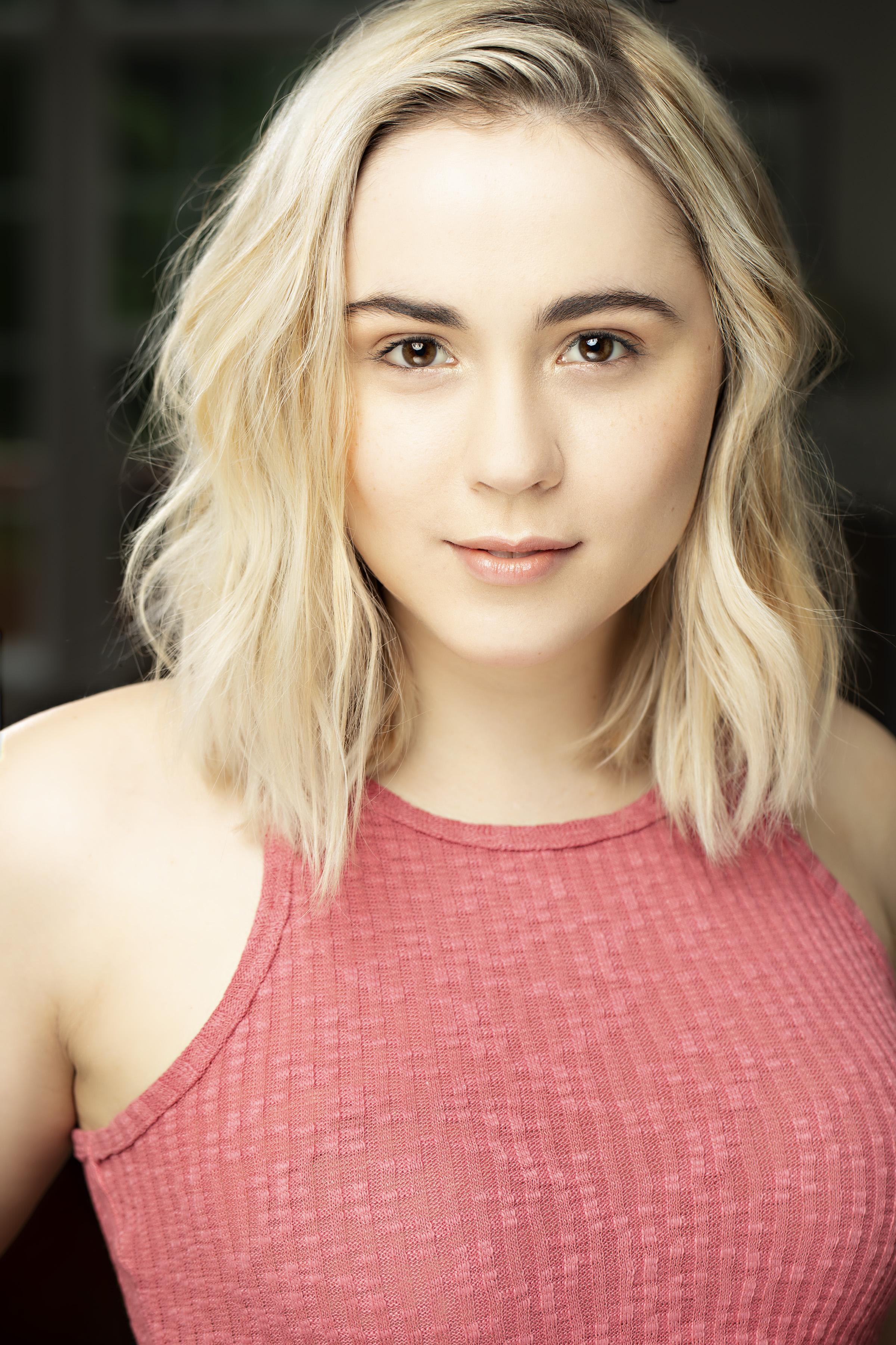 actor Cassandra Clare large photo