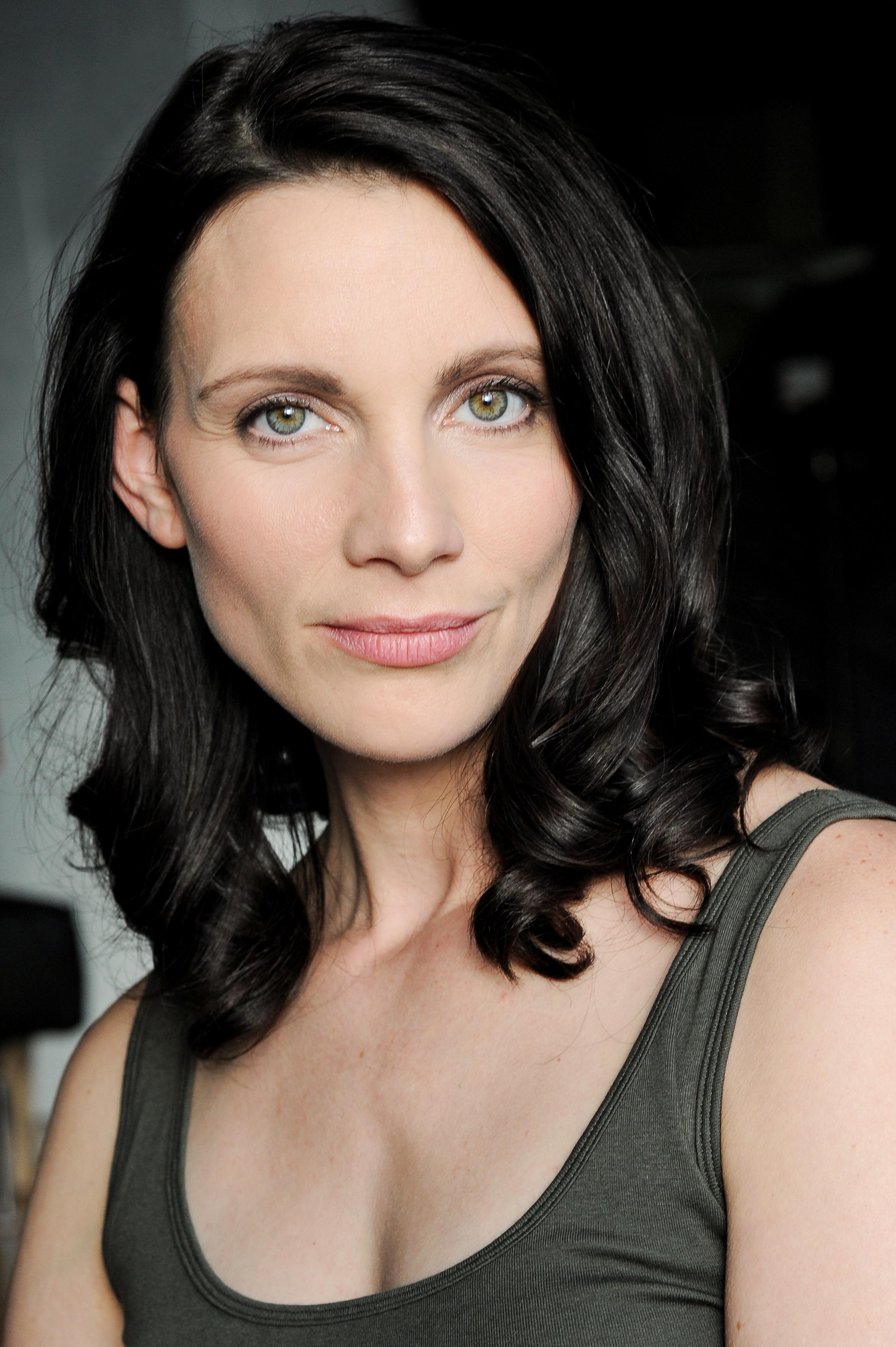 actor Monica Graves large photo