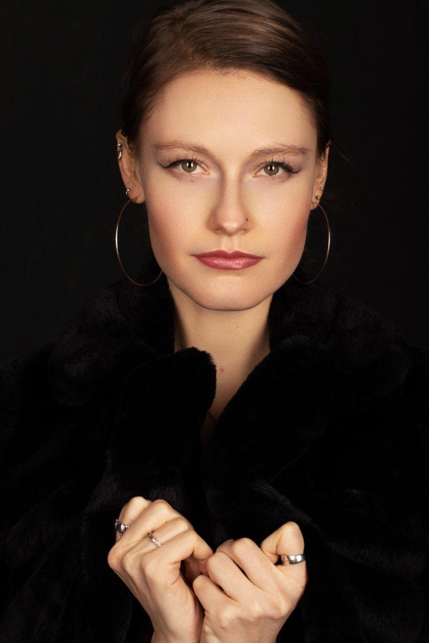 actor Emilie Paap large photo