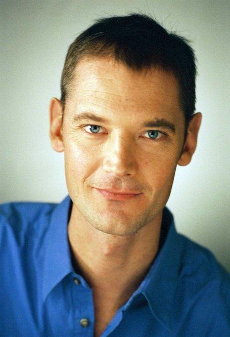 actor Oscar Relier large photo