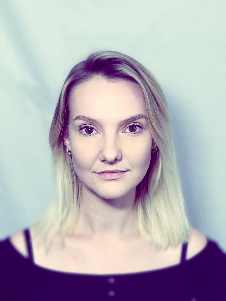 actor Chloe Badham large photo