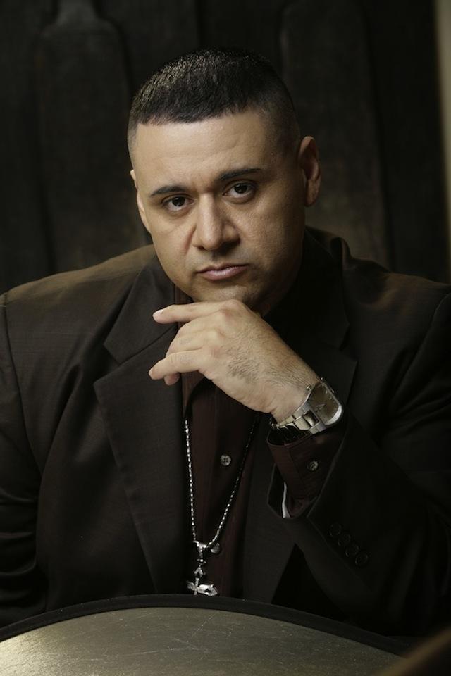 actor Victor Zaragoza large photo