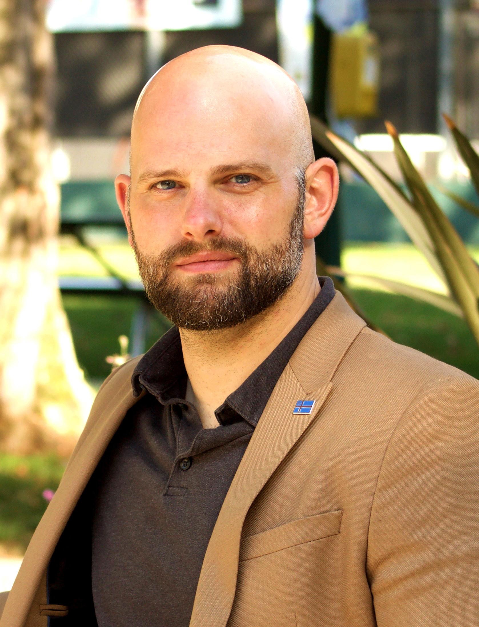 actor Travis McHenry large photo