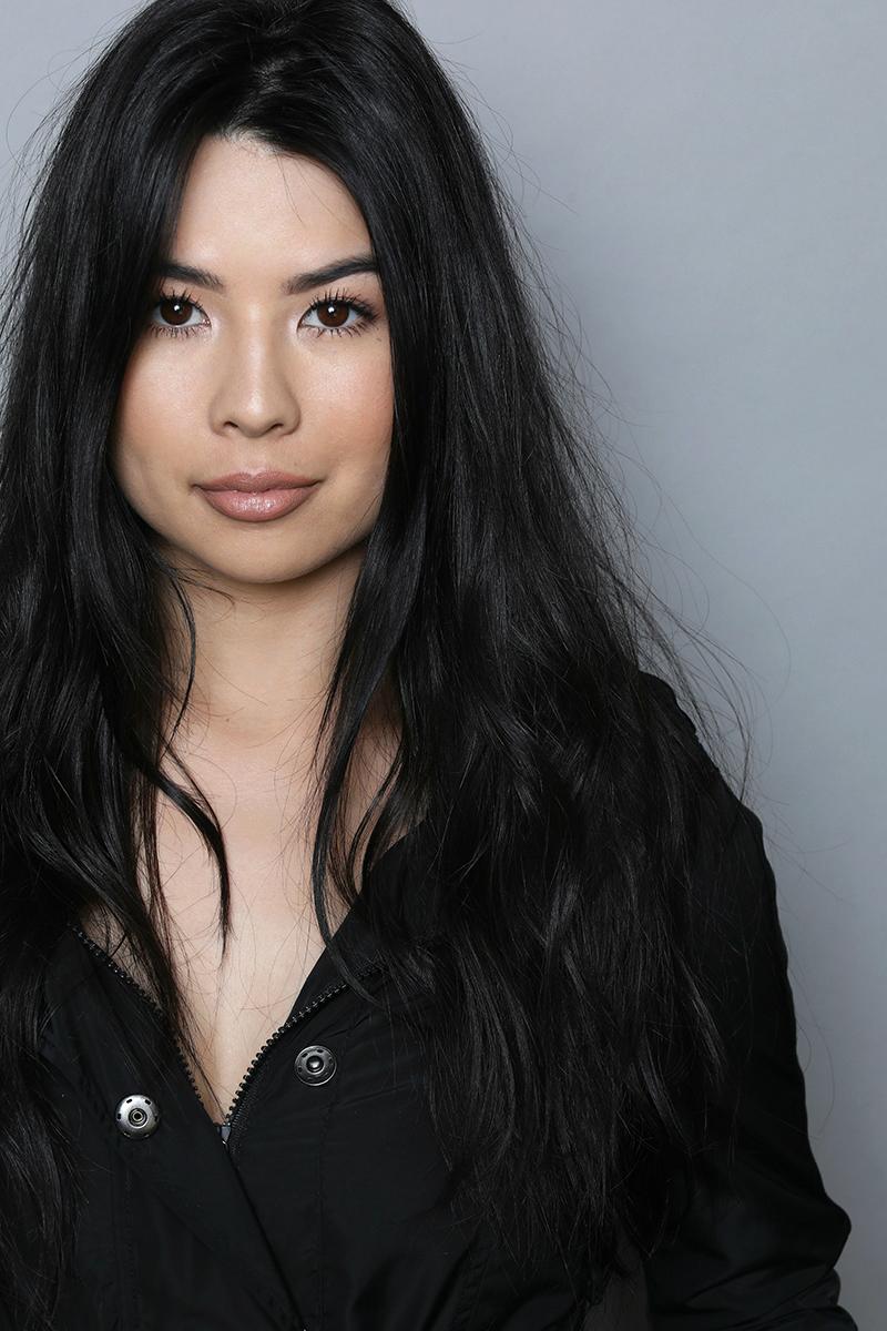 actor Caroline Kwan large photo