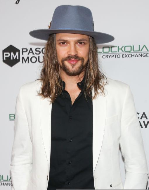 actor Misha Crosby large photo