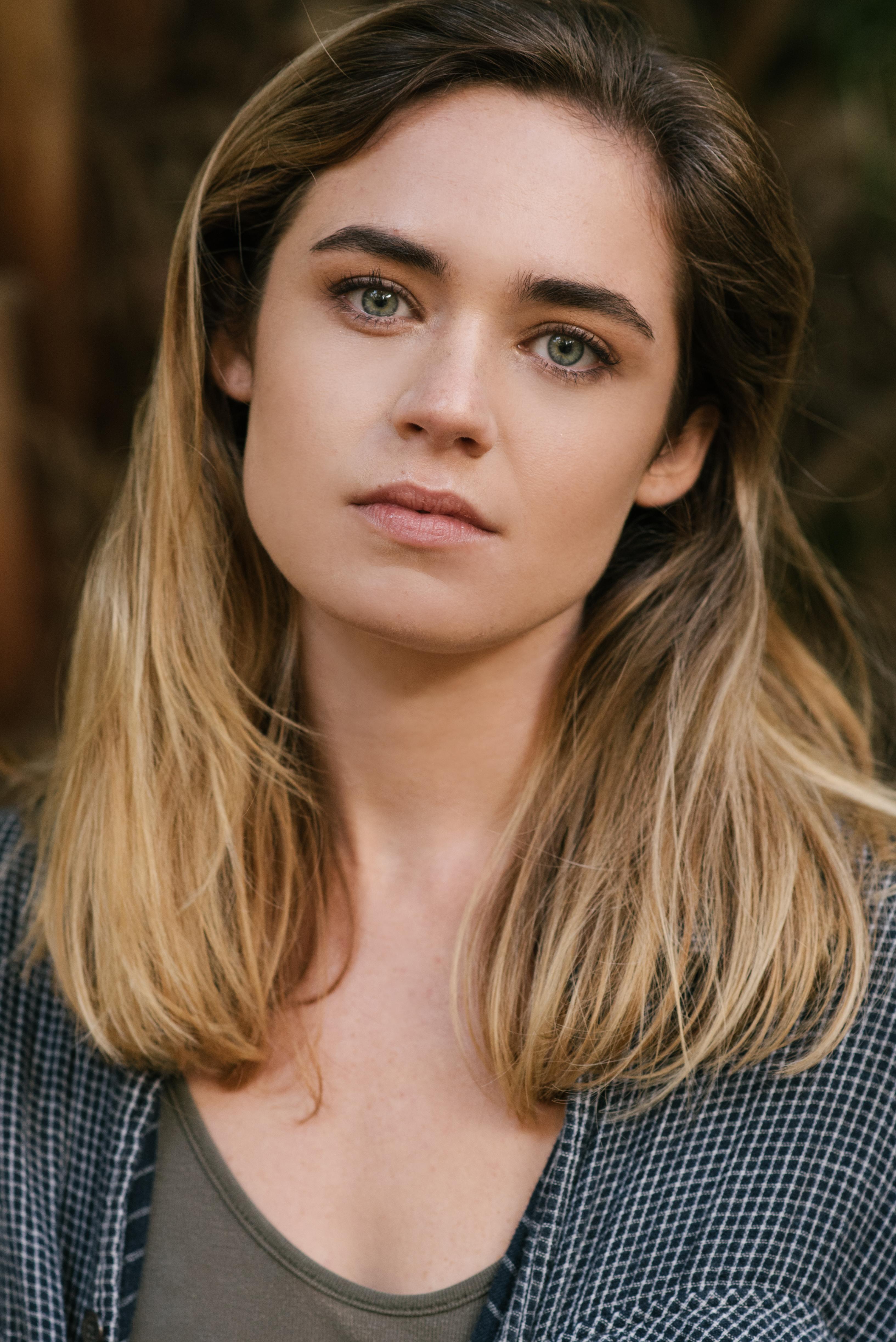 actor Leigha Sinnott large photo