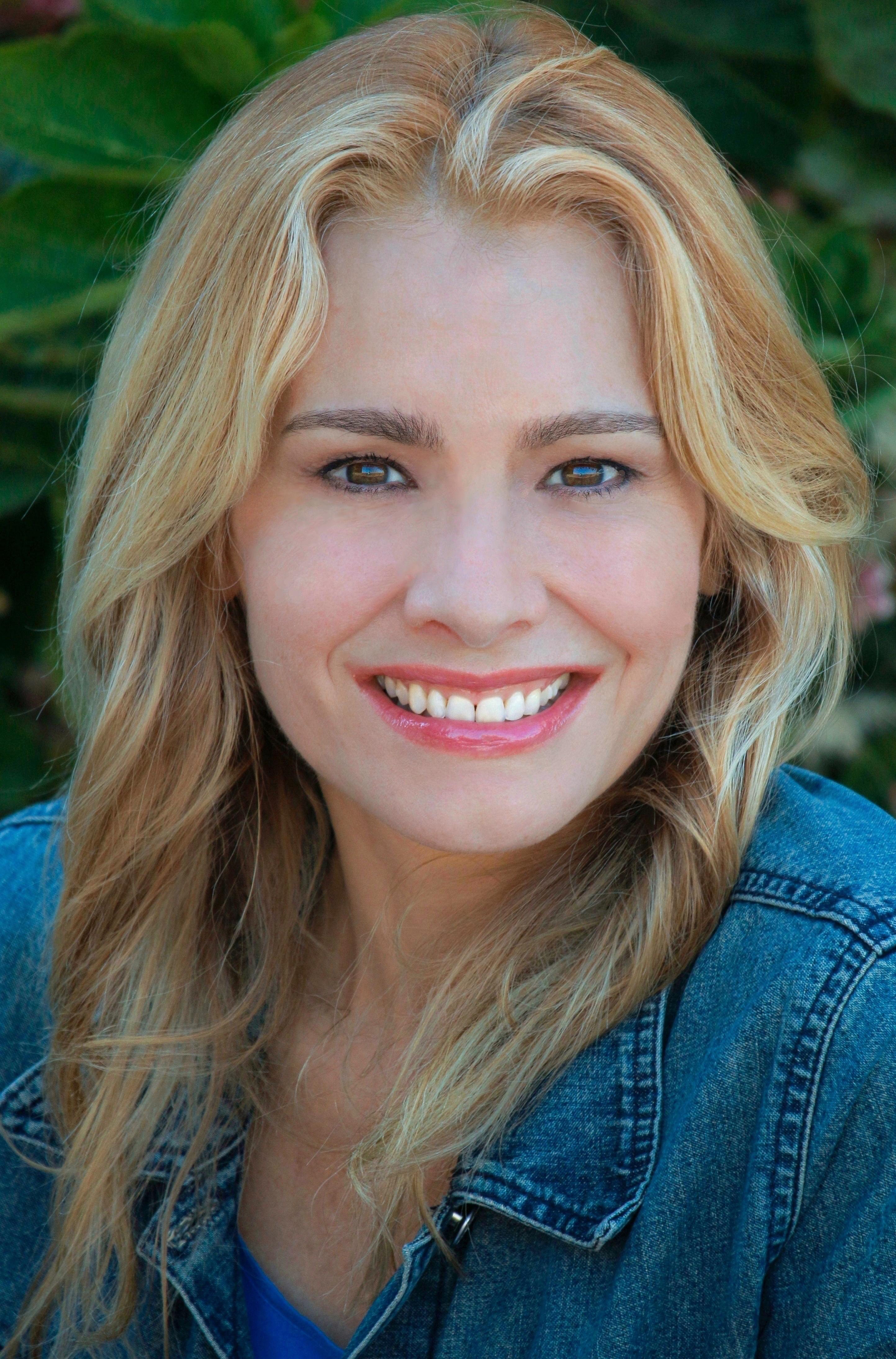 actor Juliette Bennett large photo