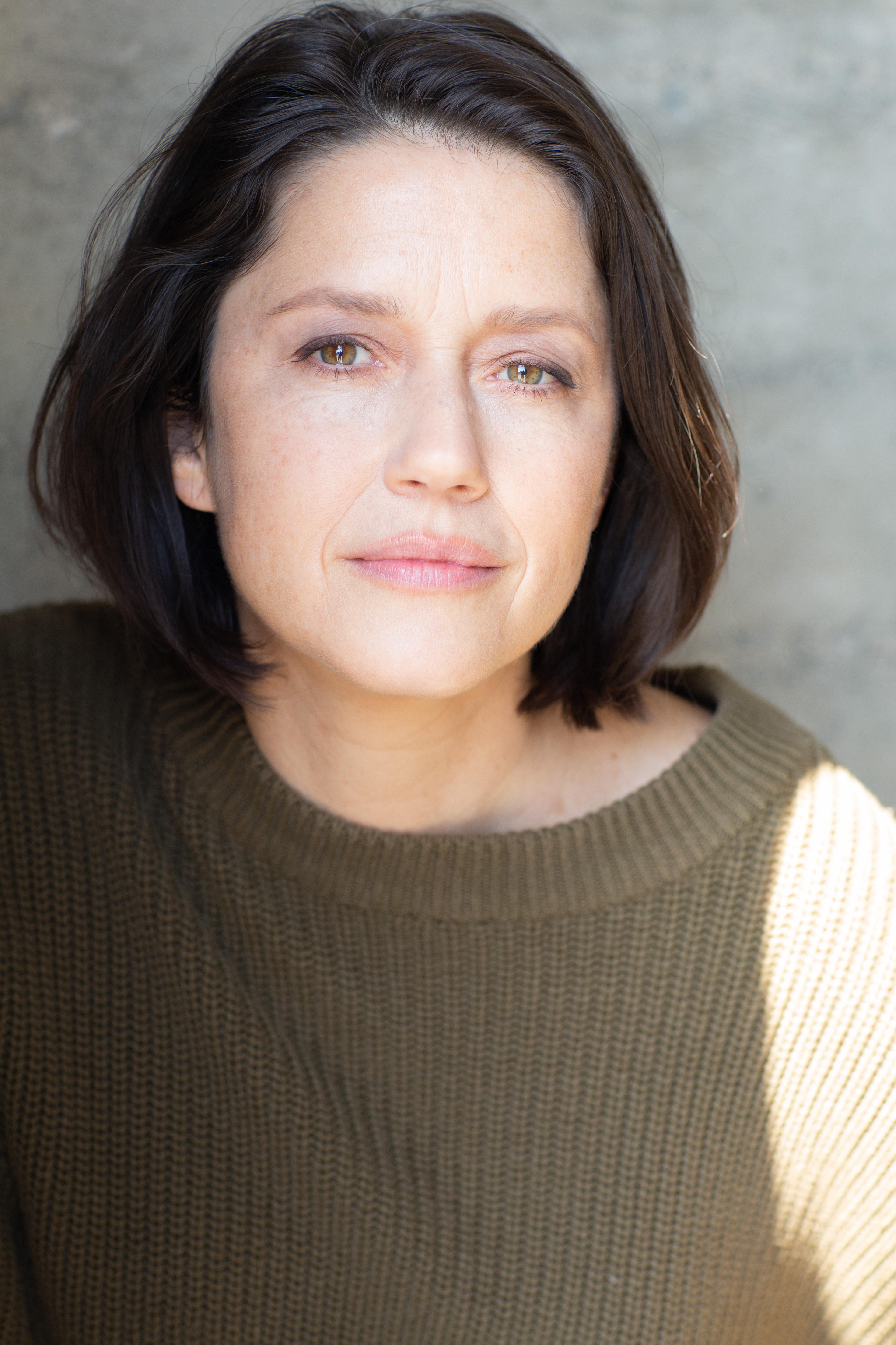 actor Valerie Hurt large photo