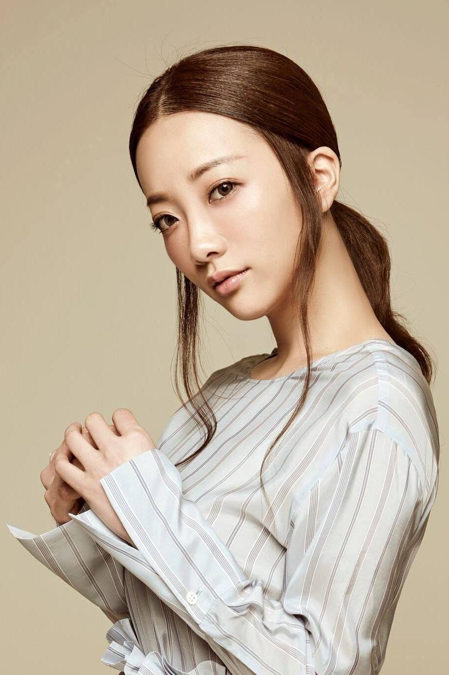 actor Bella Cheng large photo