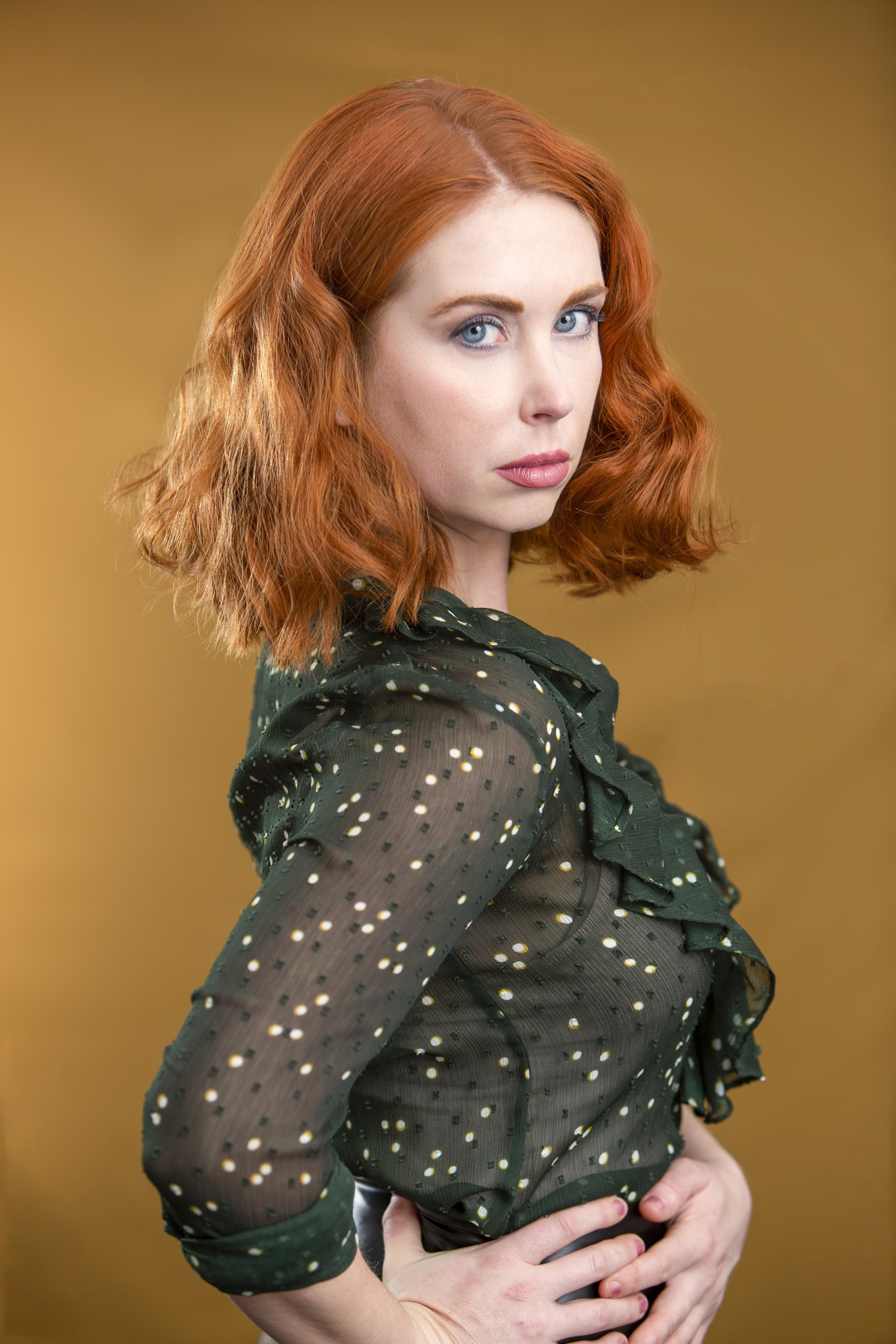 actor Julianna Barninger large photo