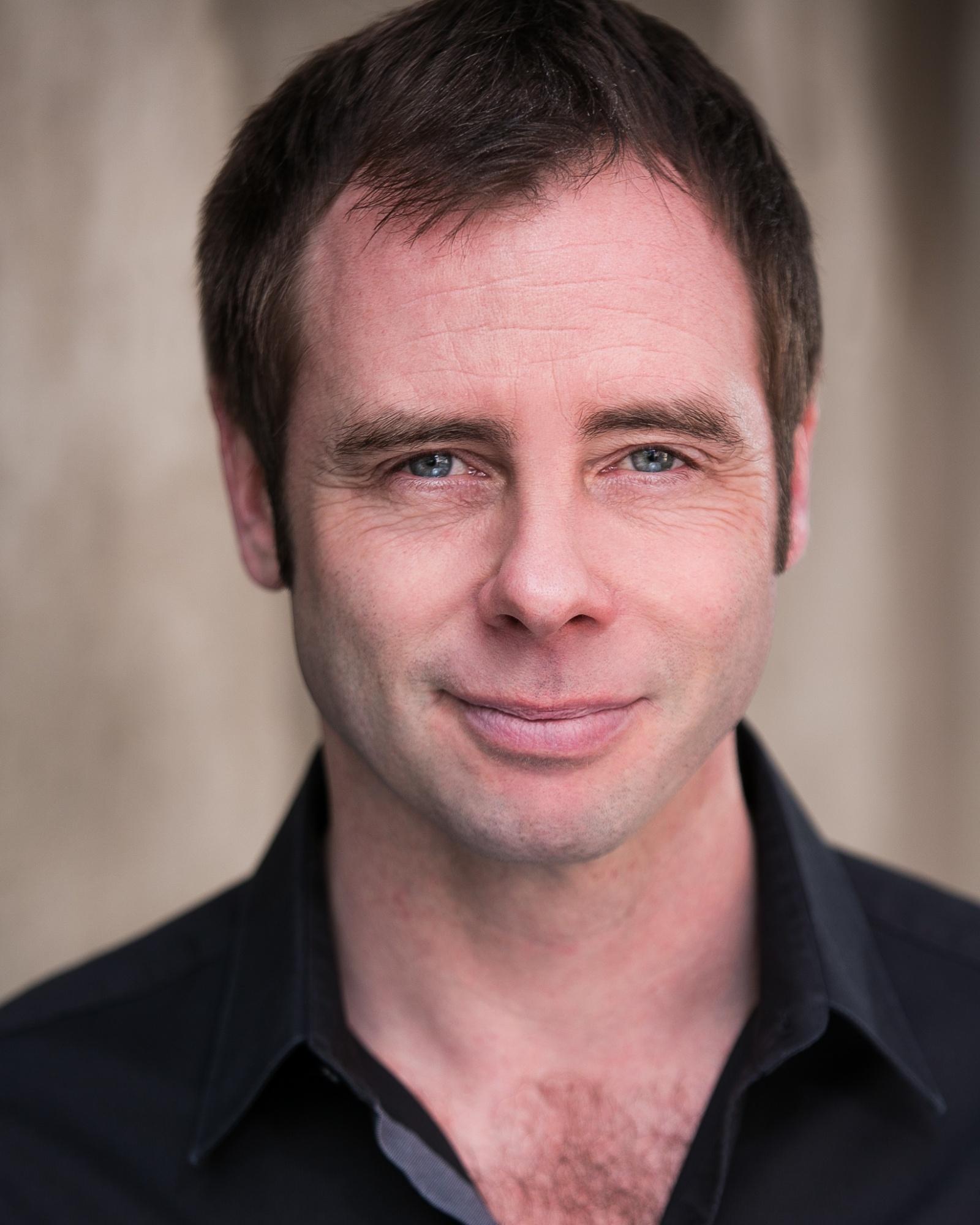 actor Oliver Messenger large photo