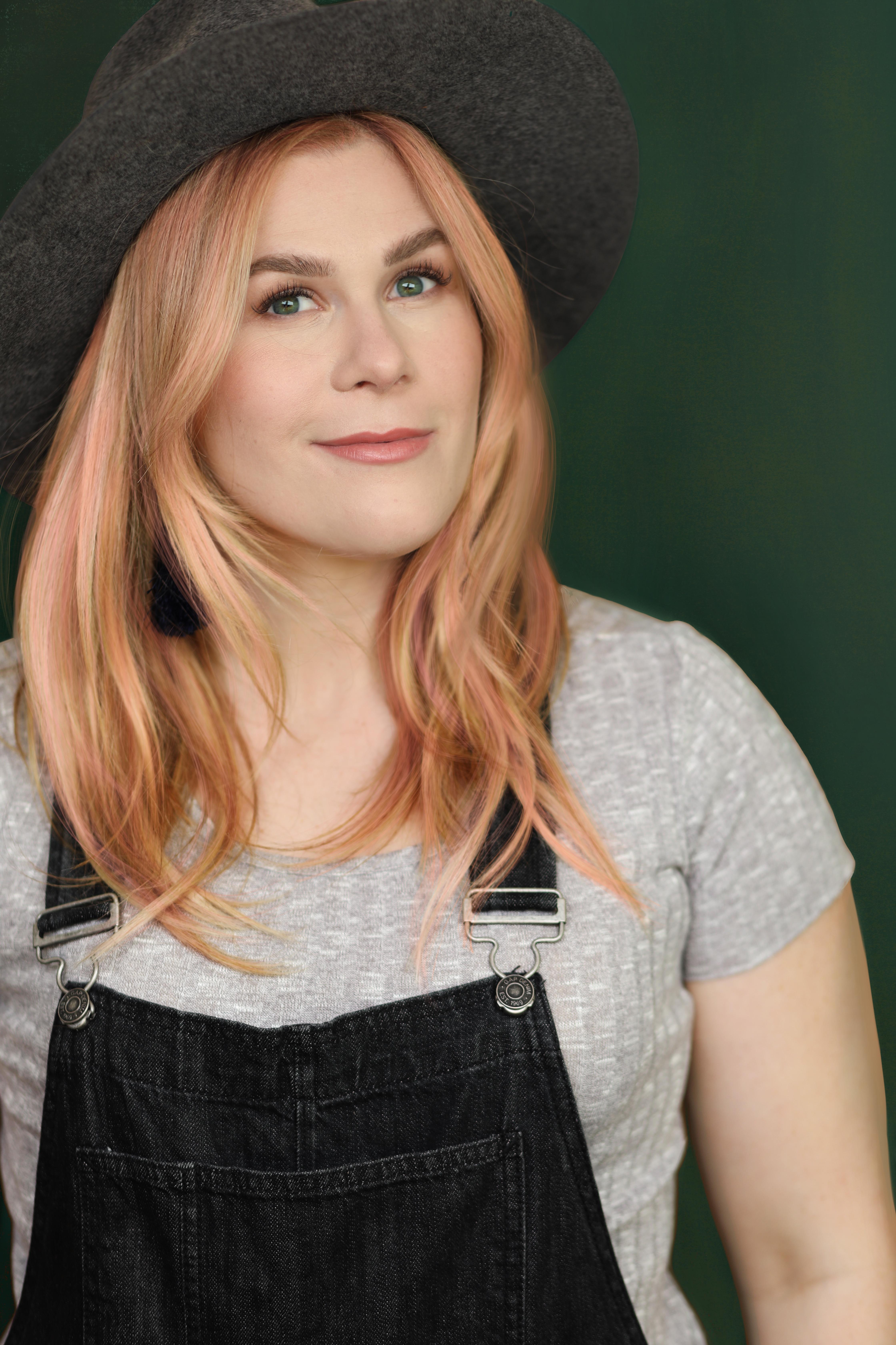 actor Katie Cofield large photo