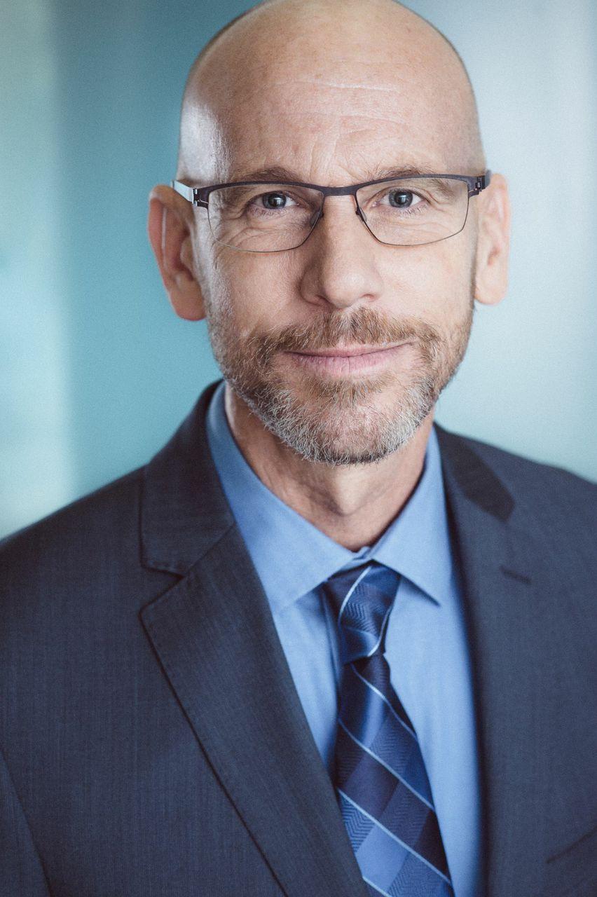 actor Jeffrey Hutchinson large photo