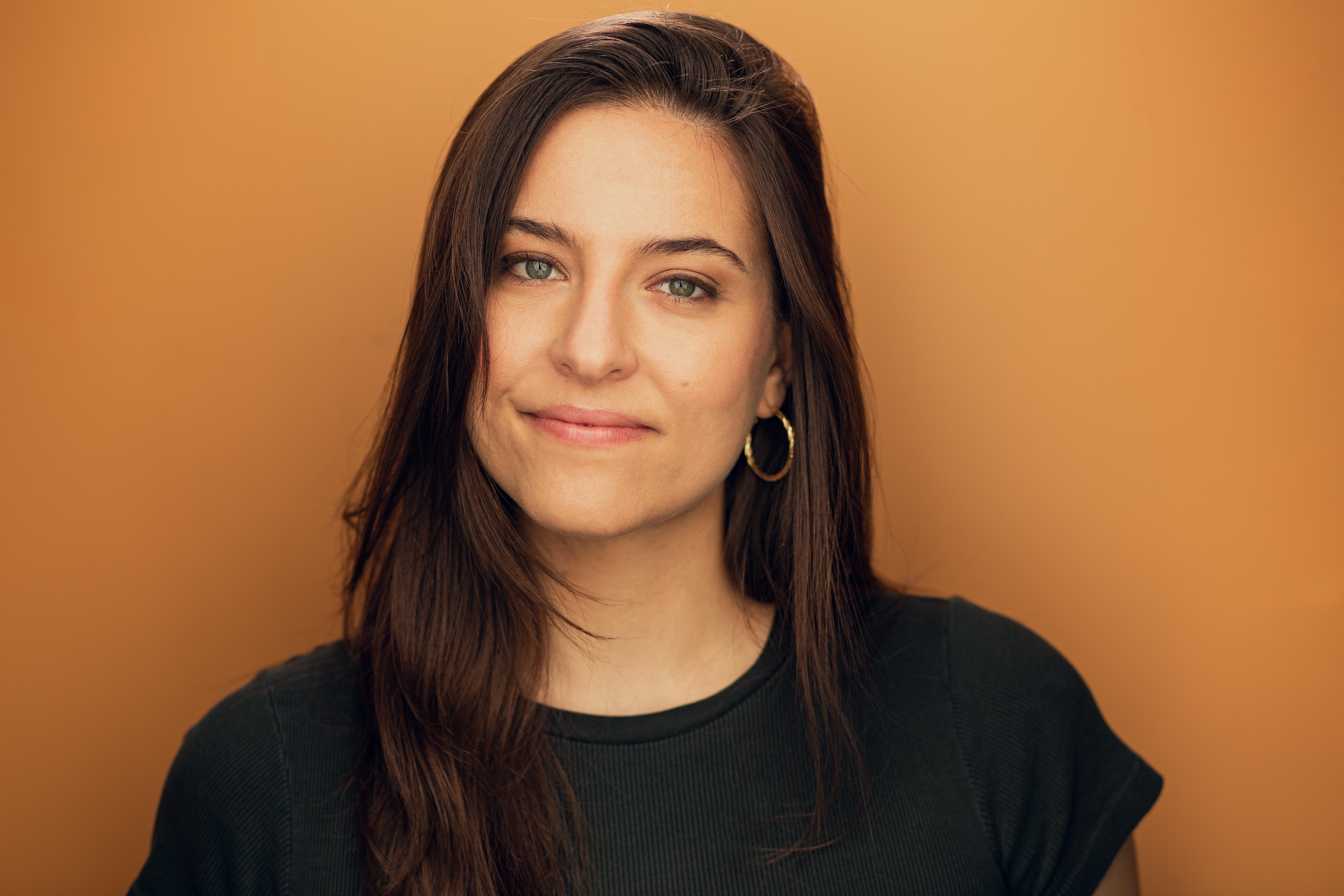 actor Tara Kaye Burgh large photo