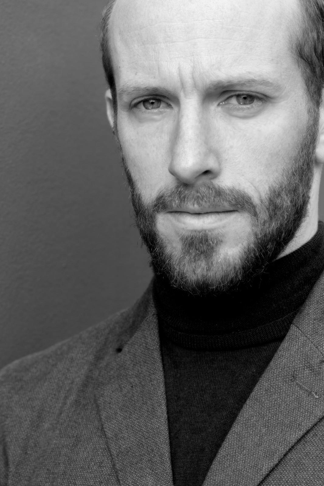 actor Owain Gwynn large photo