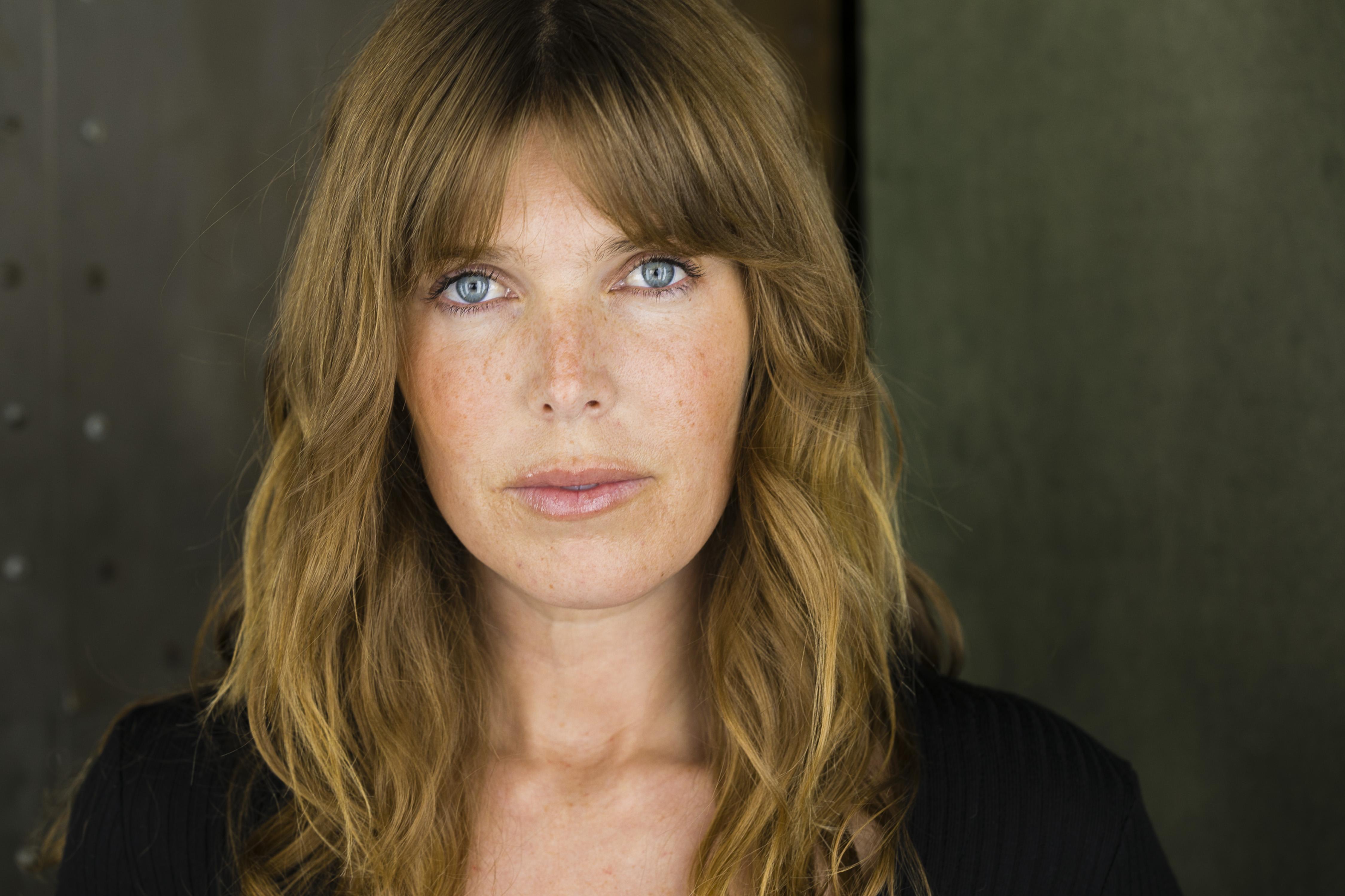 actor Maya Butler large photo