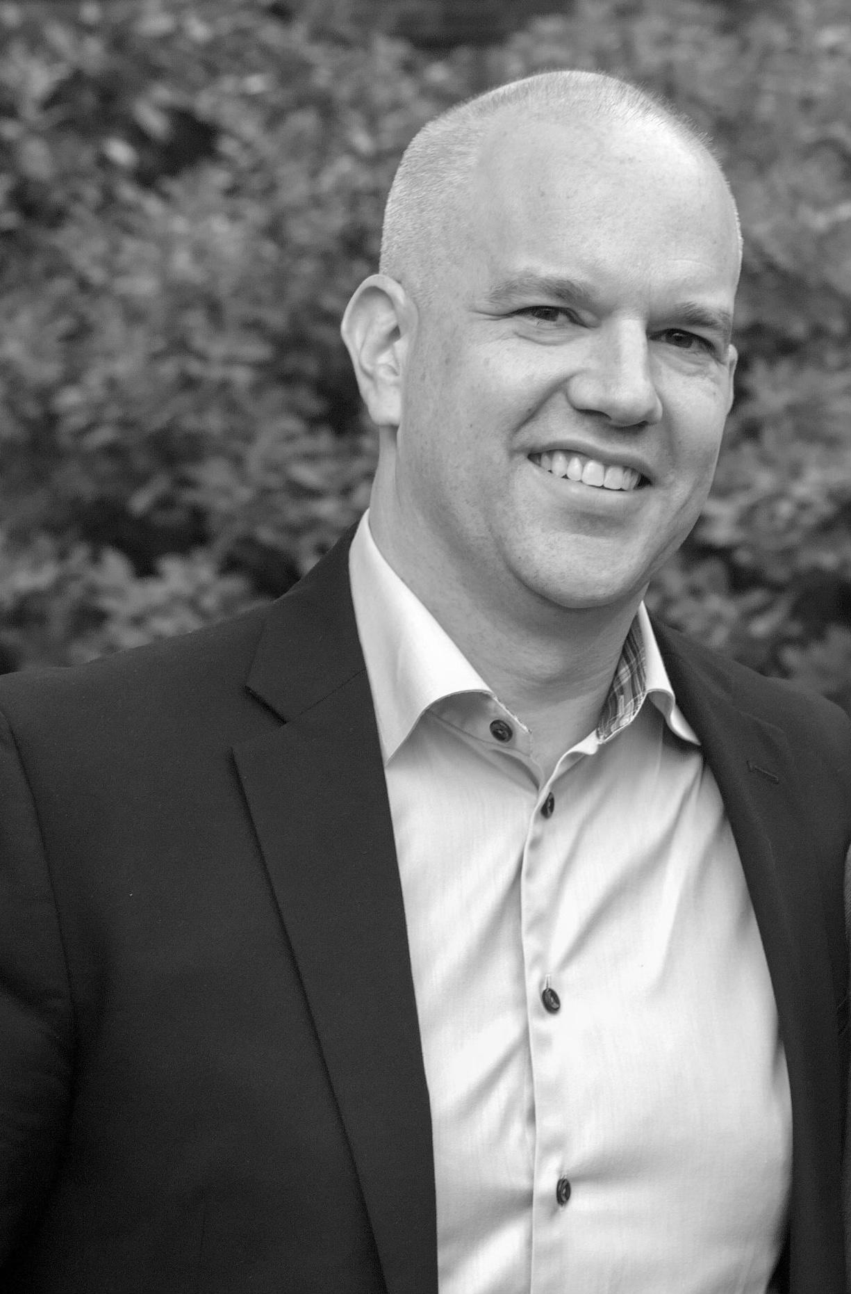 actor Alex Lyda large photo