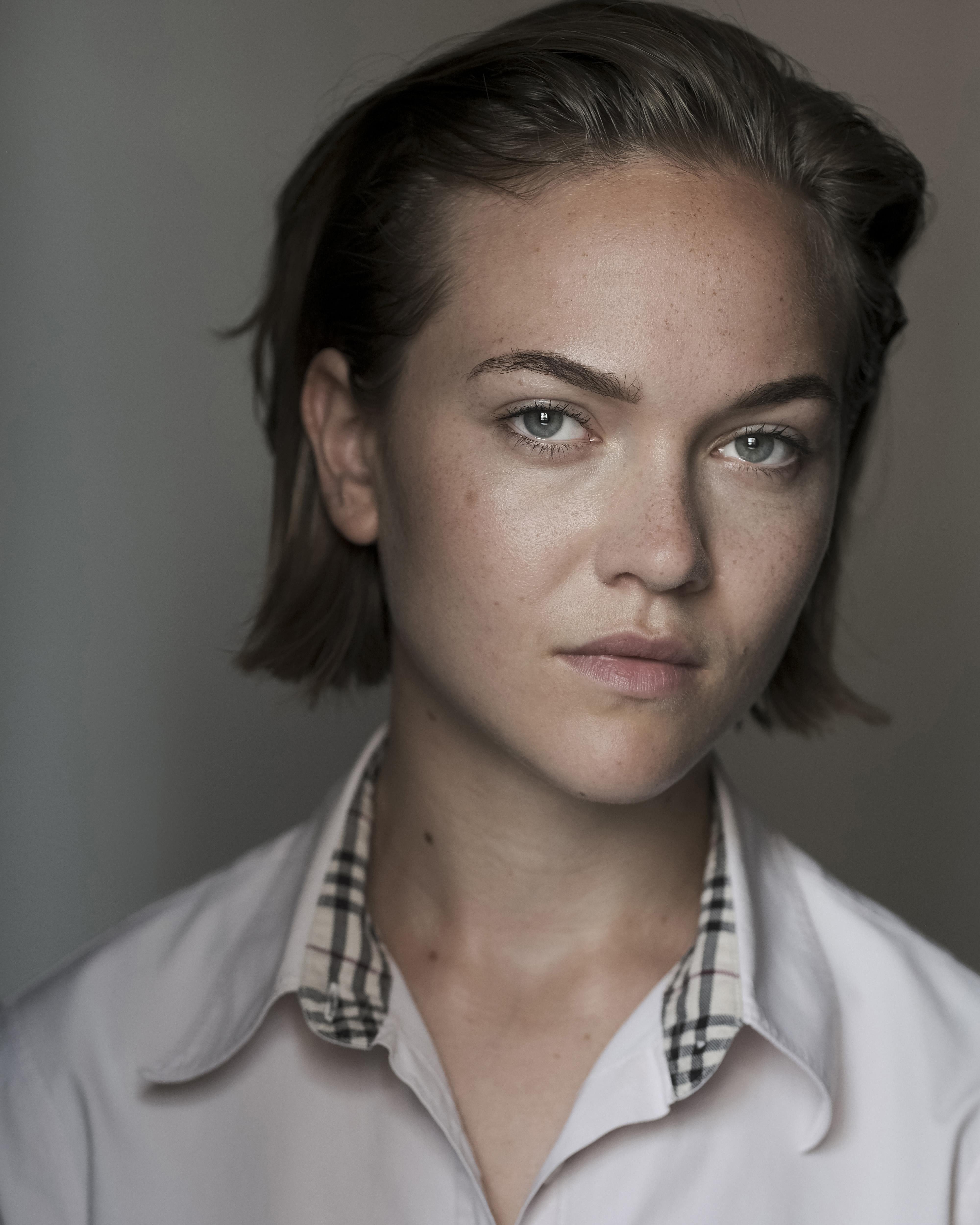 actor Abigail Stones large photo