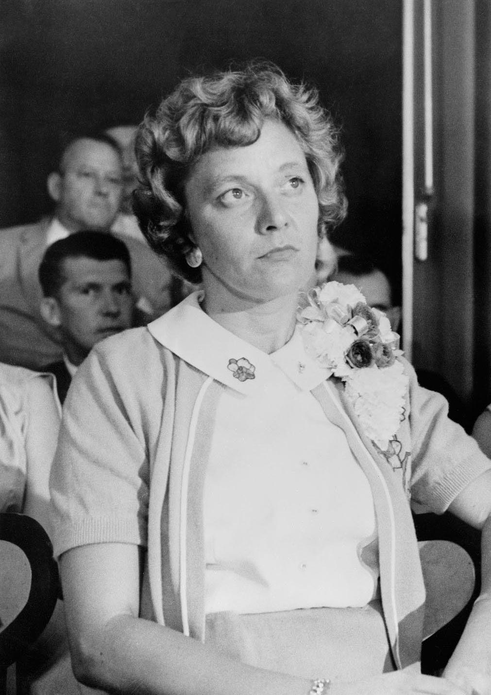 actor Betty Grissom large photo