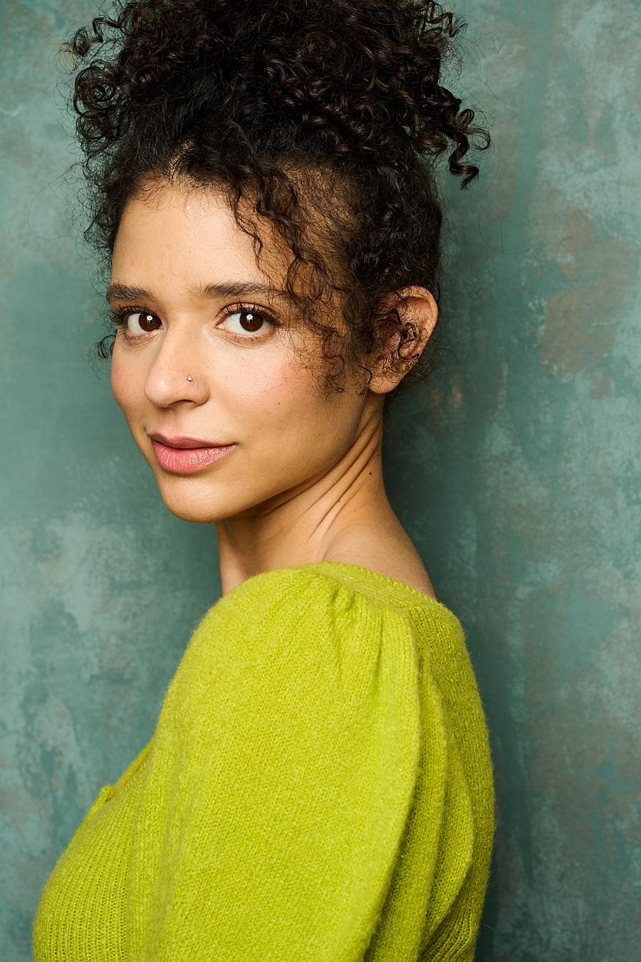 actor Erin Ruth Walker large photo