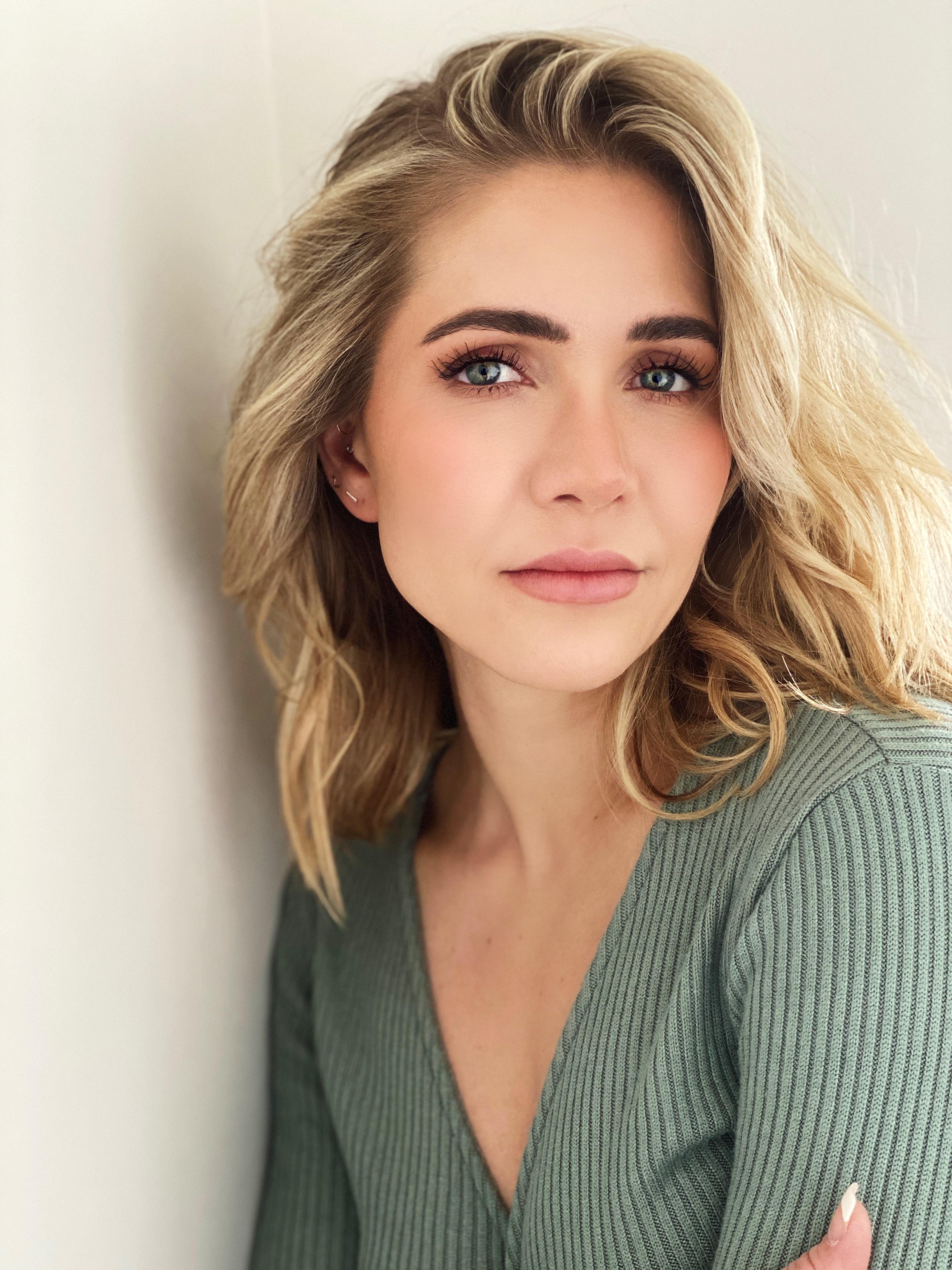 actor Sarah Zanotti large photo