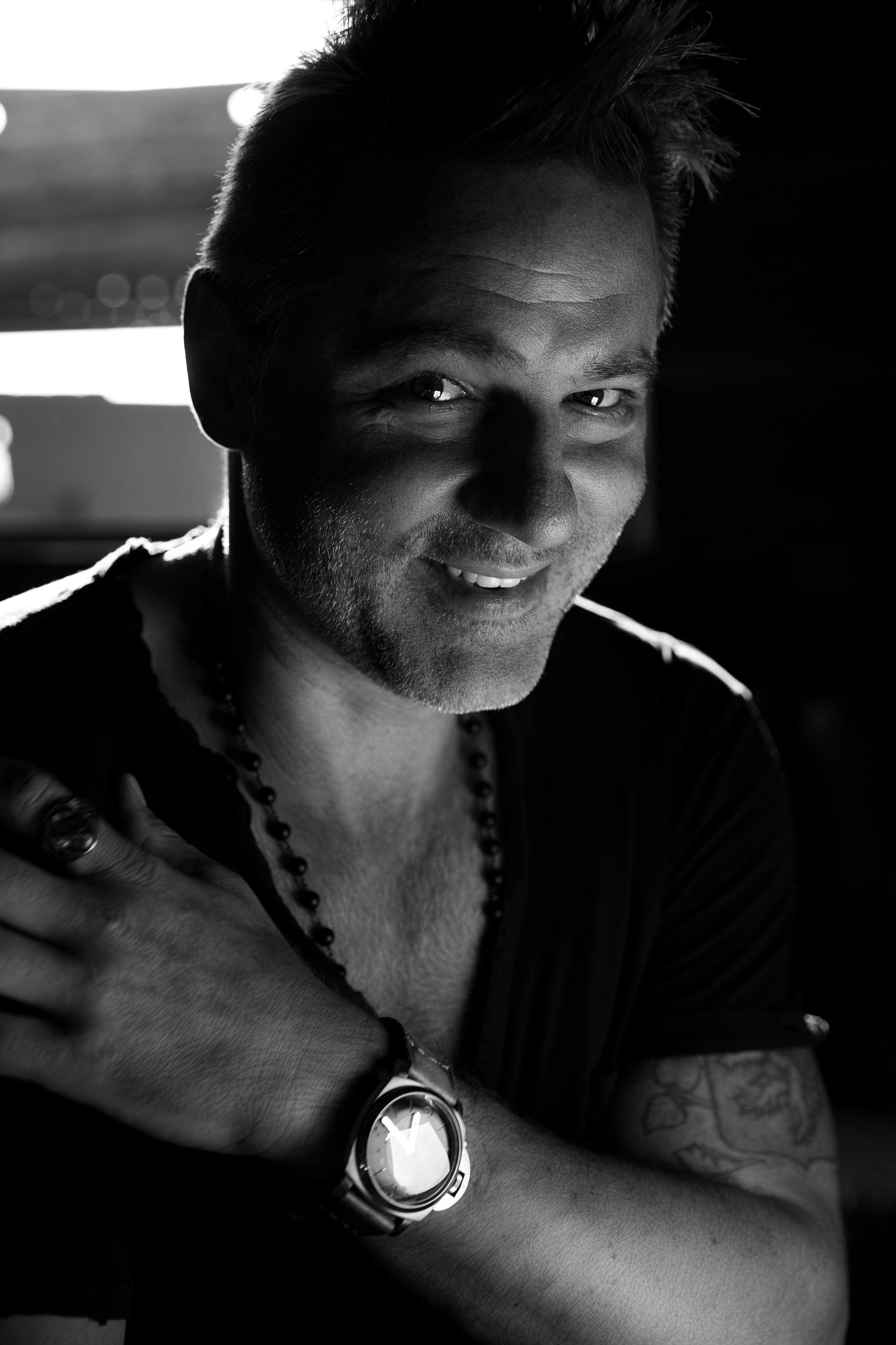 actor Vashi Nedomansky large photo