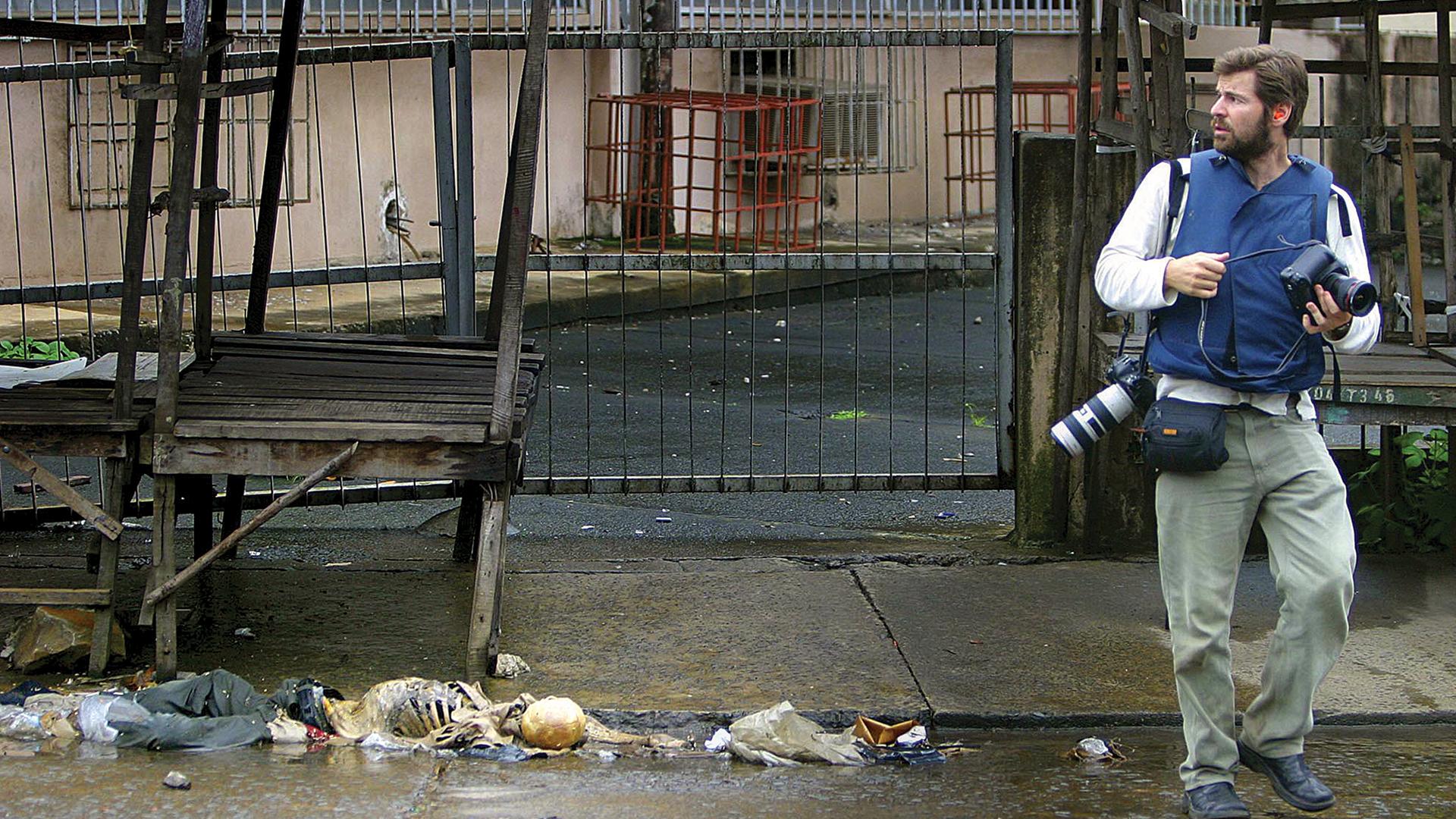 actor Chris Hondros large photo