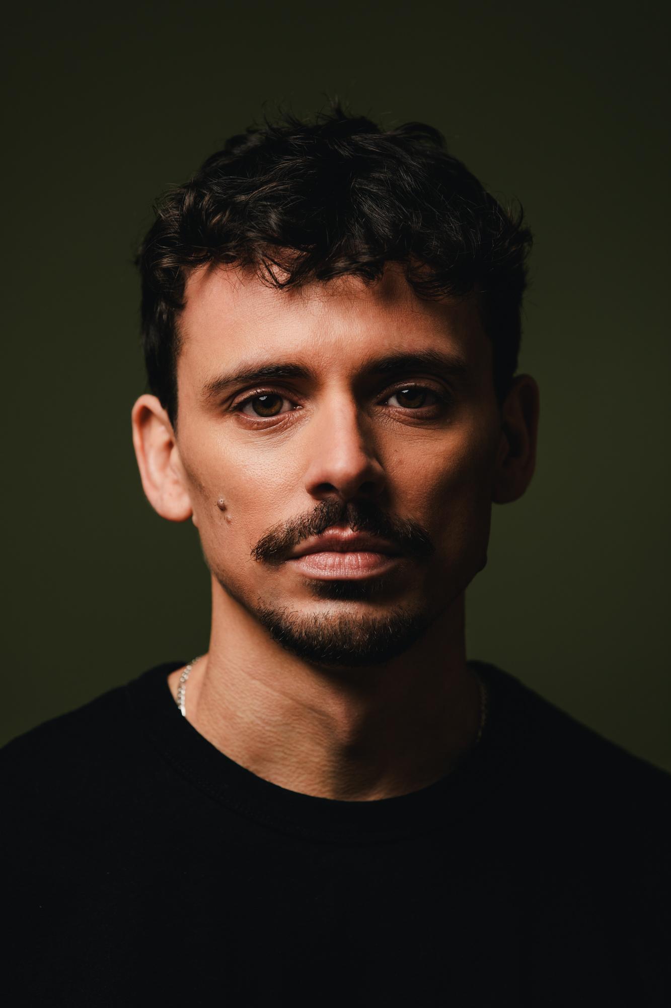 actor Thom Green large photo