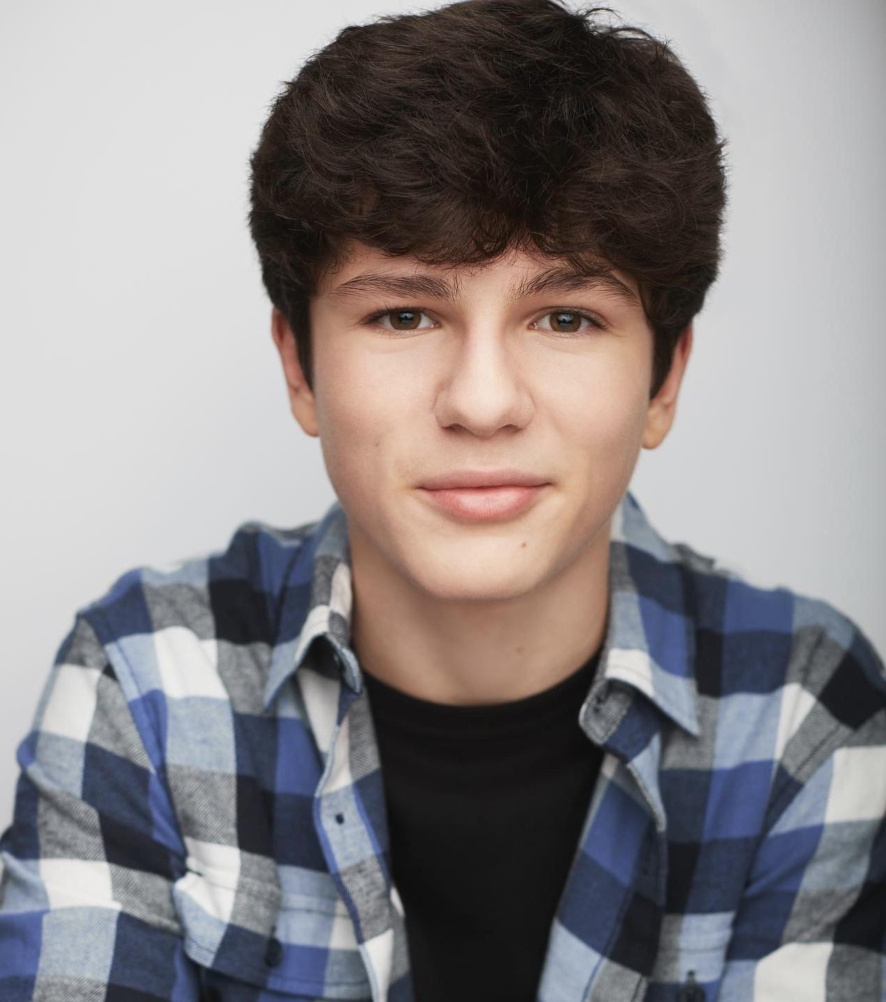 actor Zachary Hernandez large photo