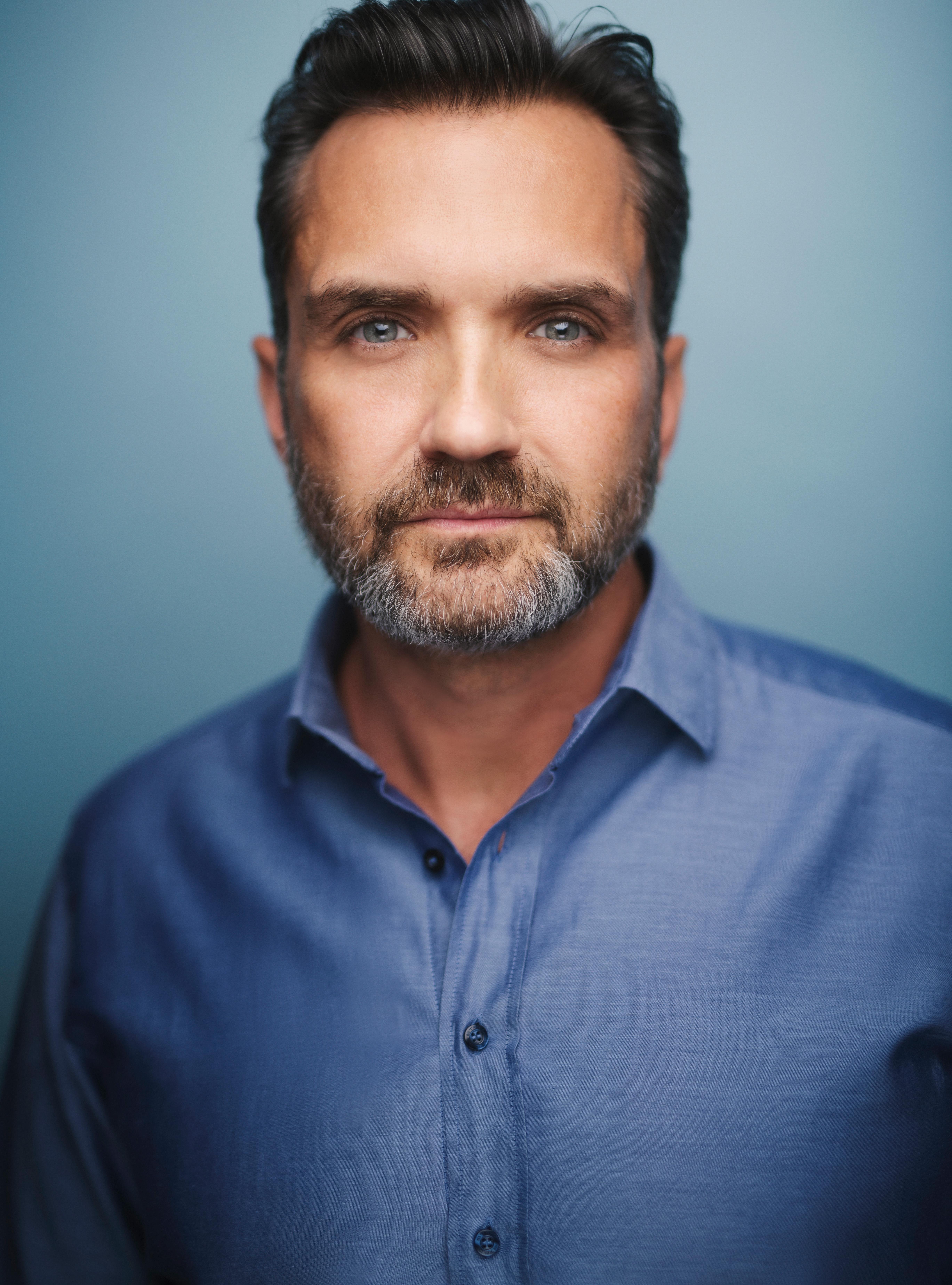 actor Gary Hilborn large photo