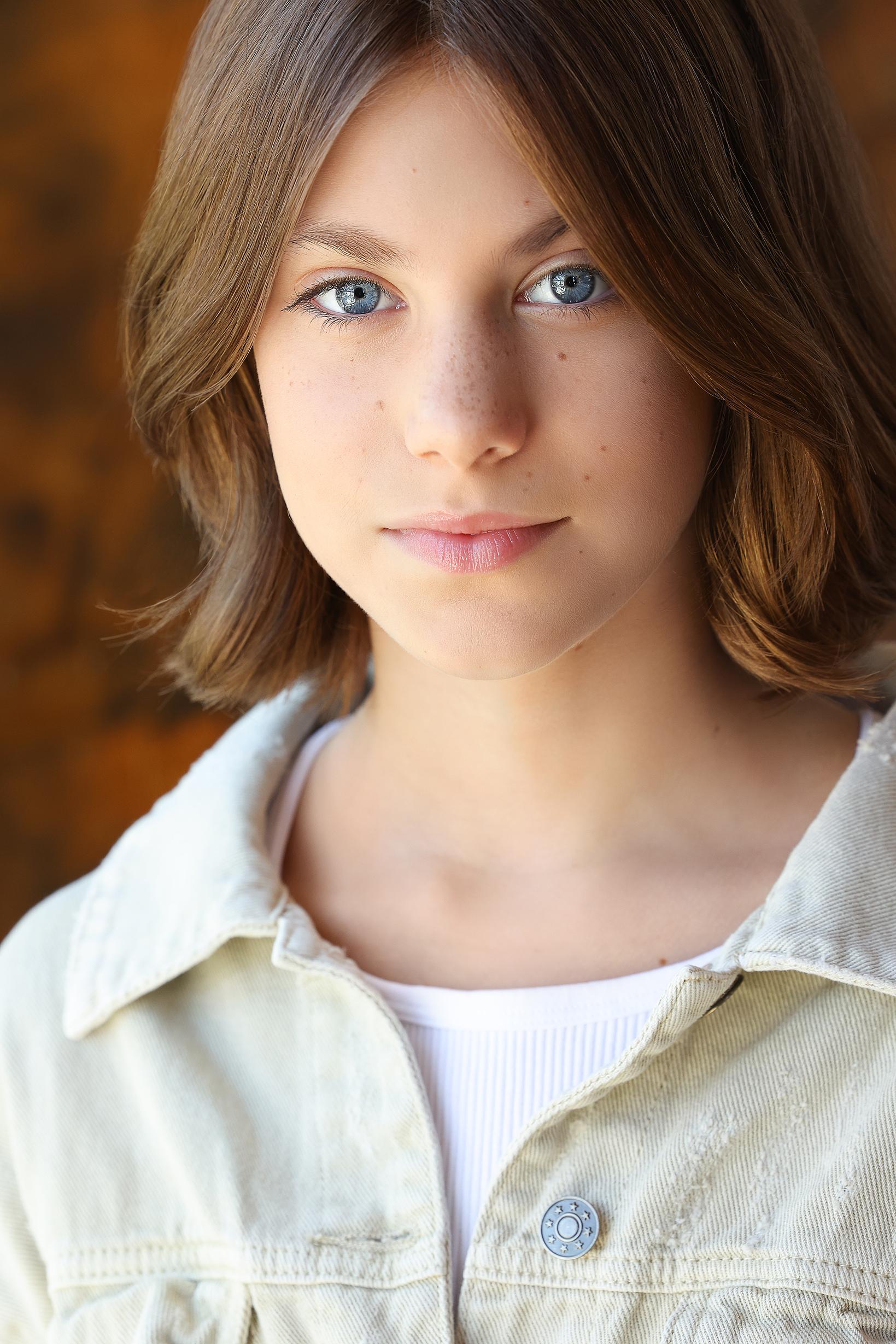 actor Abigail Pniowsky large photo