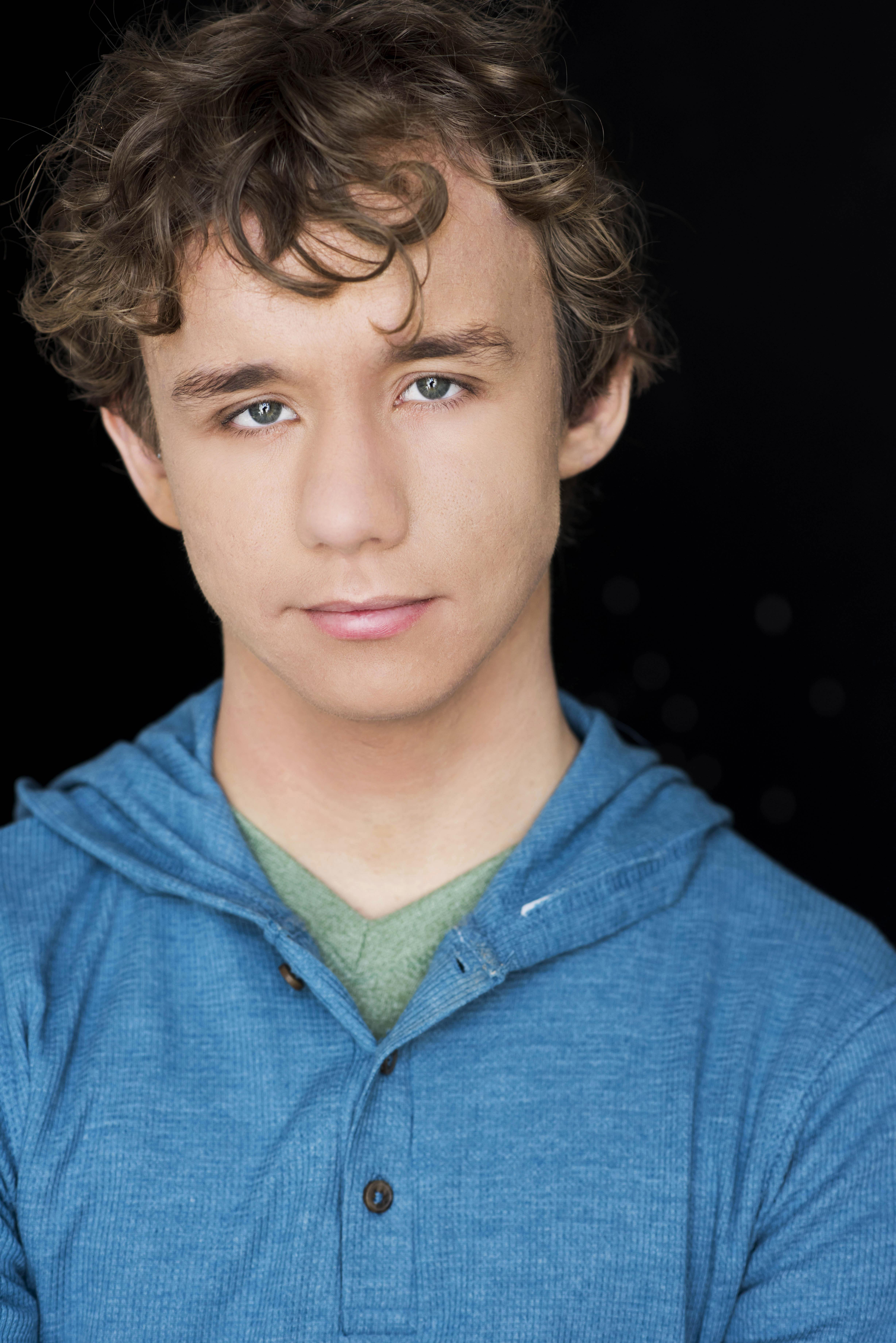 actor Carsen Warner large photo