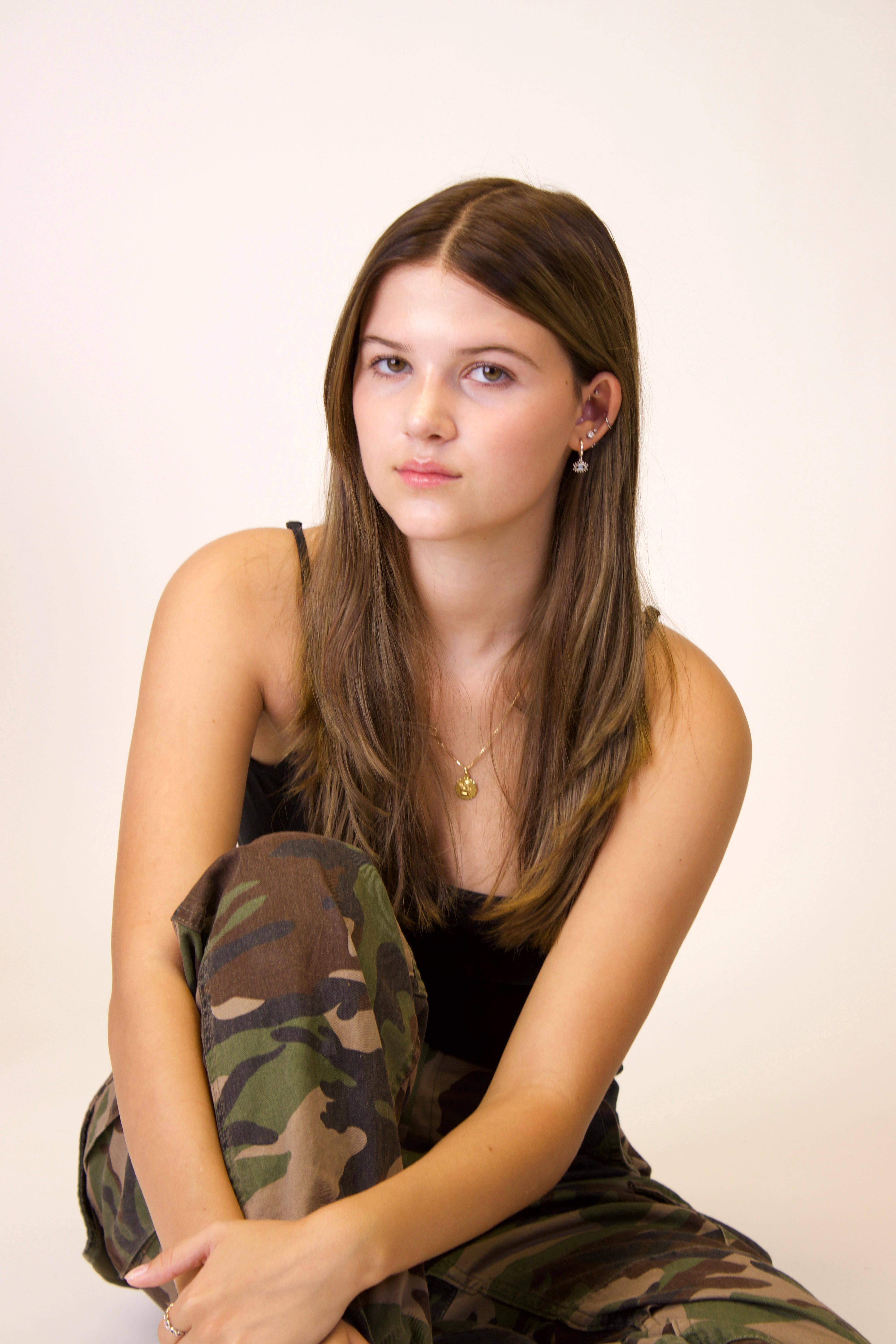 actor Satine Scarlett Montaz large photo